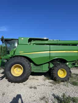 2017 John Deere S680 Image