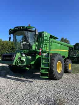 2017 John Deere S680 Image