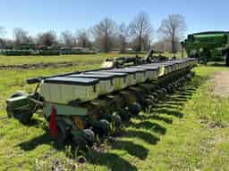 2000 John Deere 1720 Image