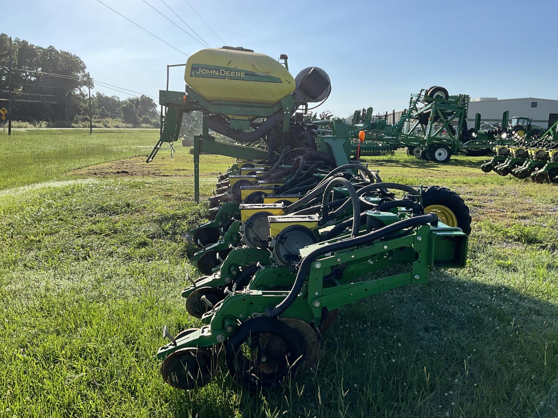 2019 John Deere 1725 CCS 25 rows 19″ Image