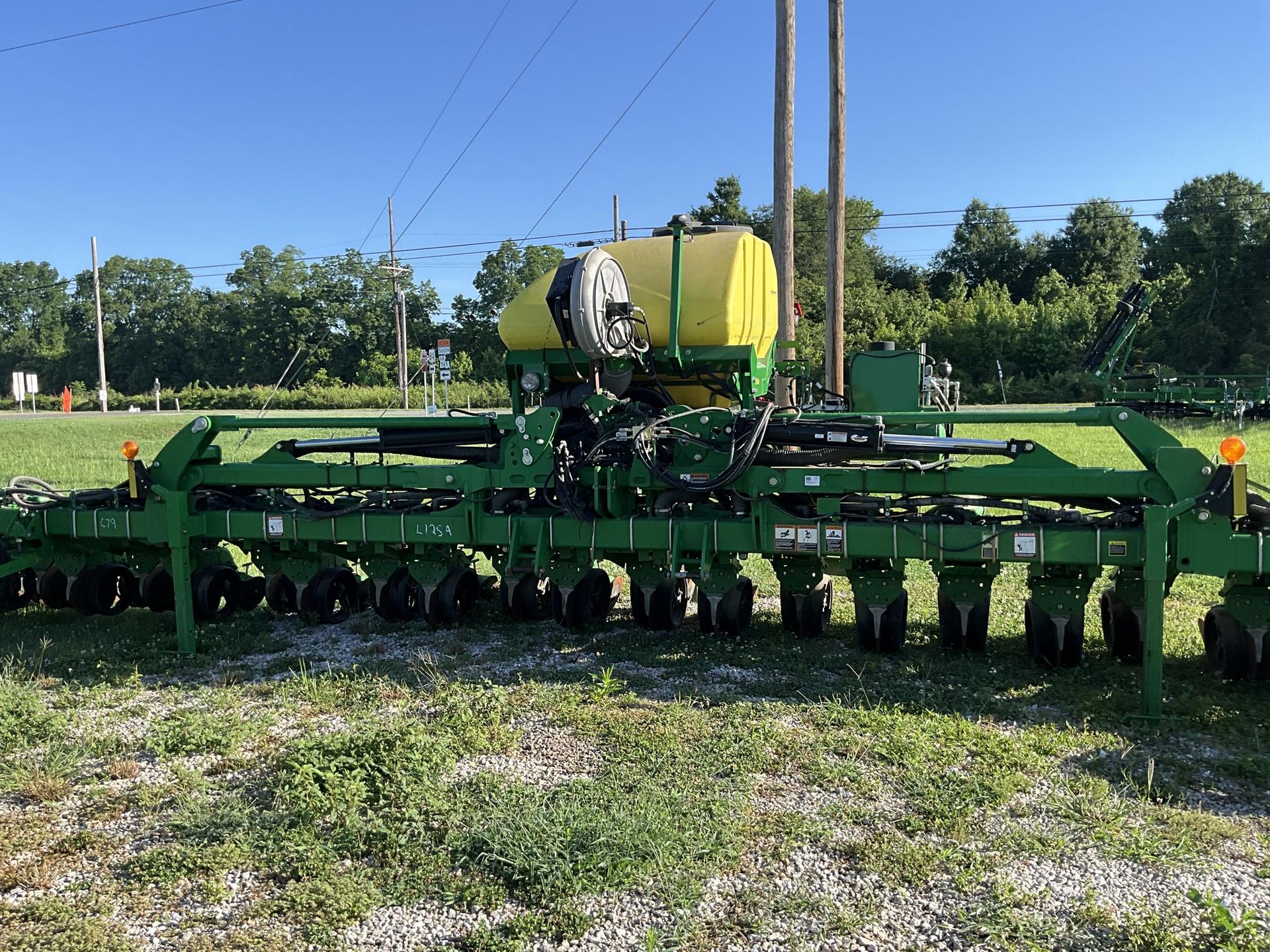 2019 John Deere 1725 CCS 25 rows 19″ Image