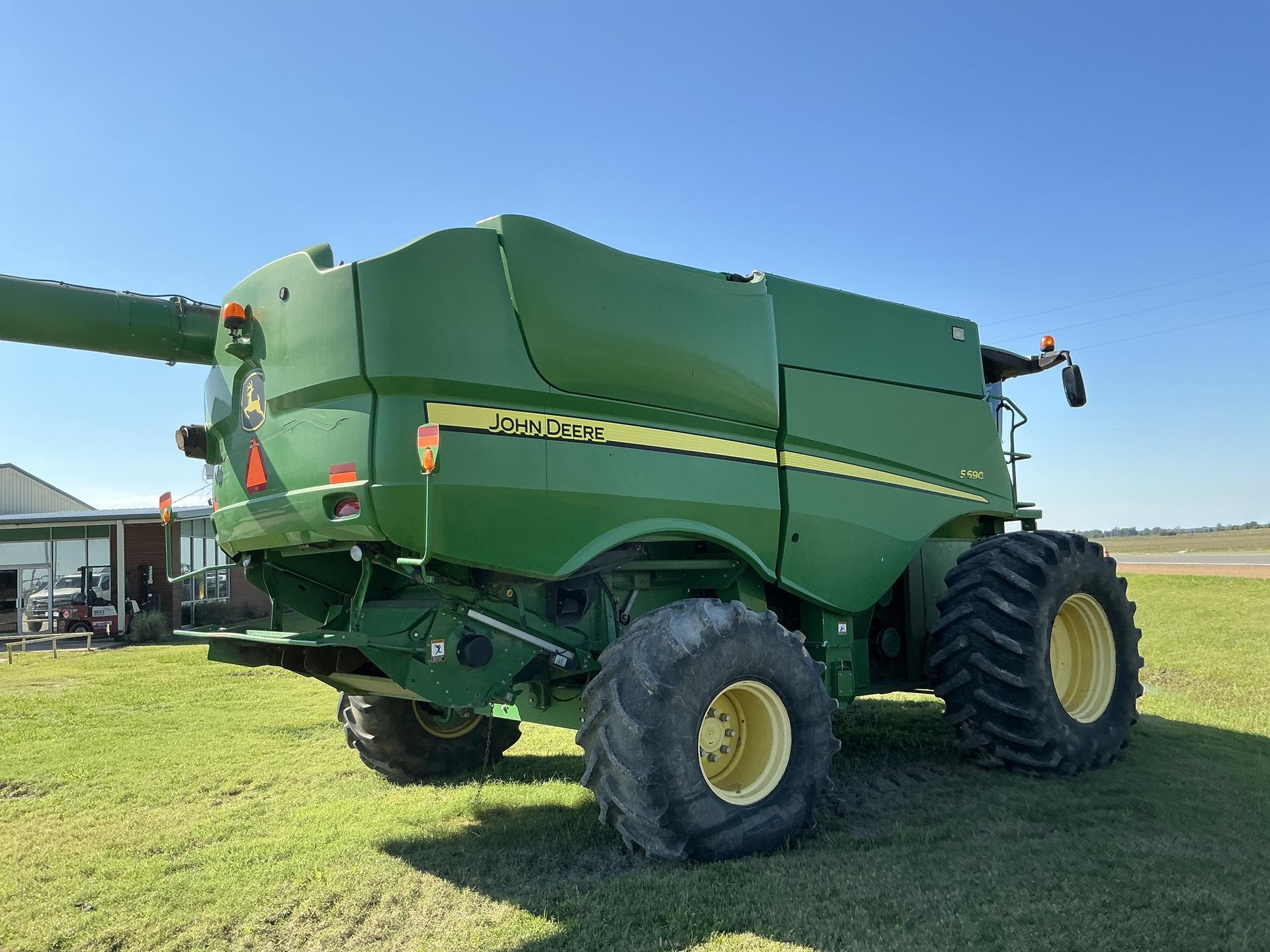 2013 John Deere S690