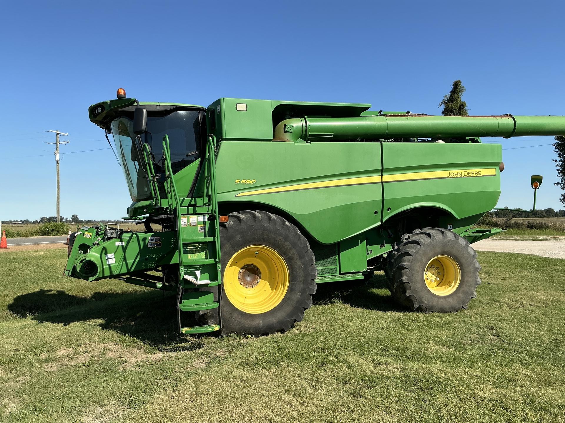 2013 John Deere S690