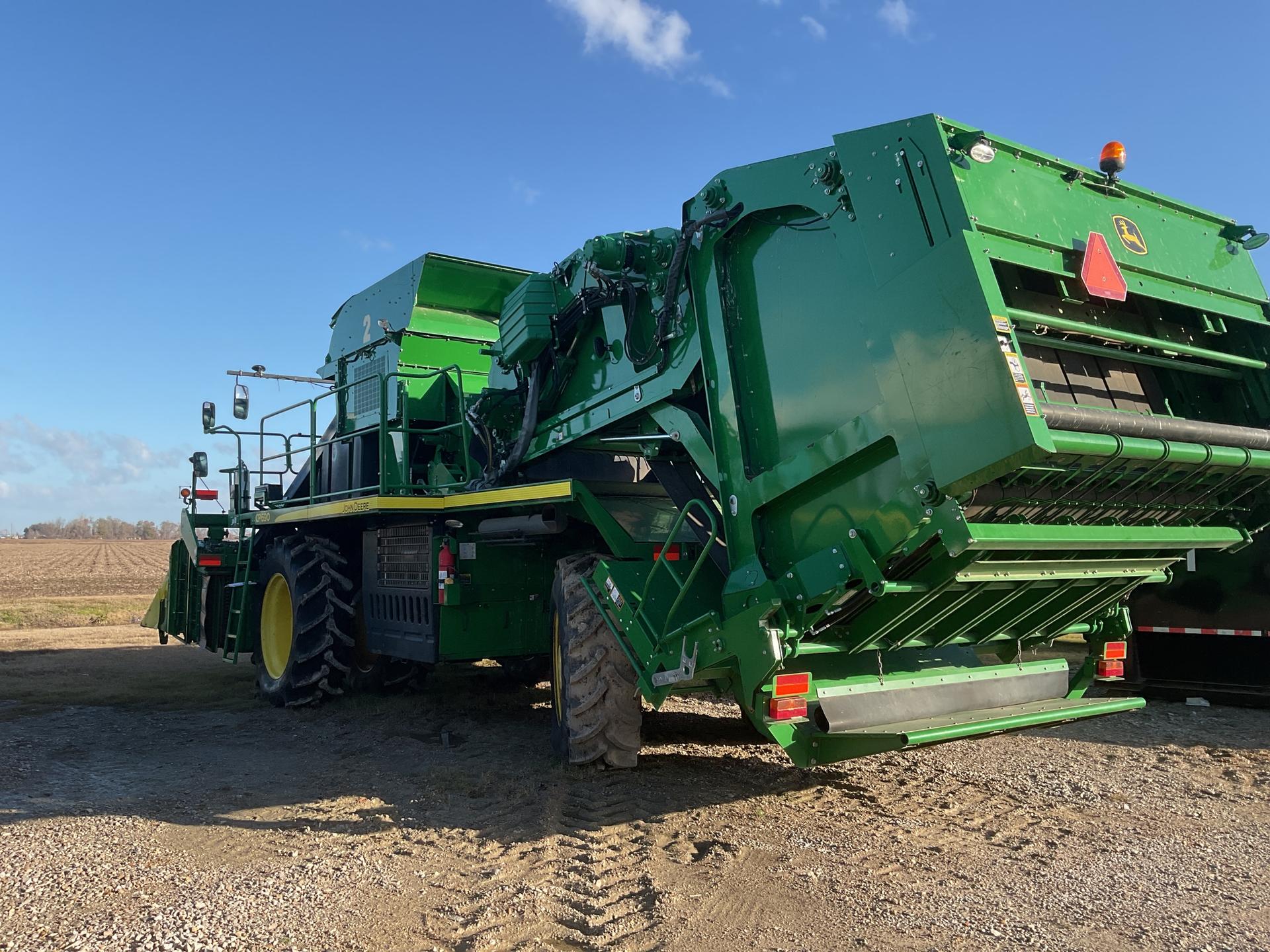 2017 John Deere CP690