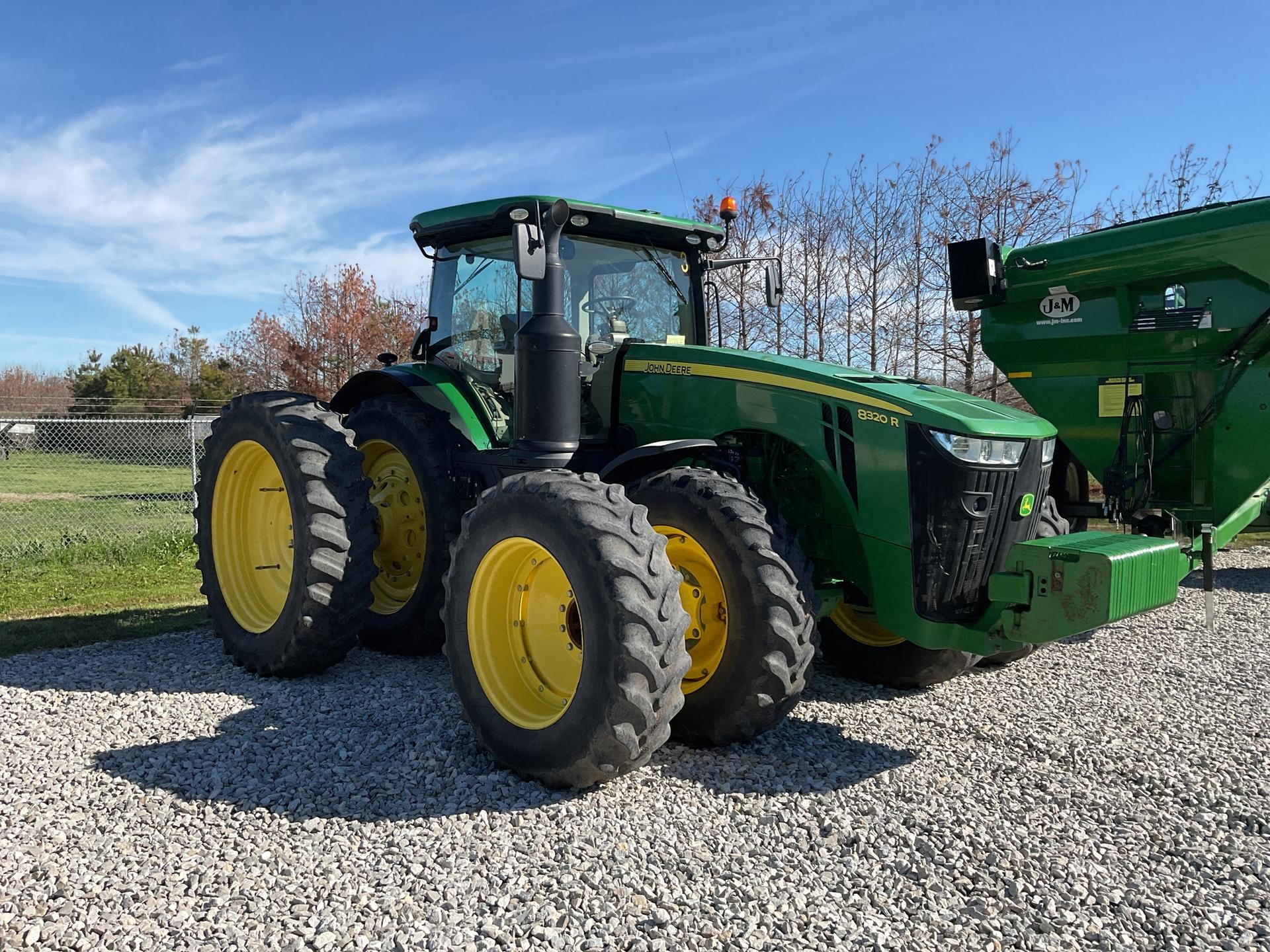 2019 John Deere 8320R