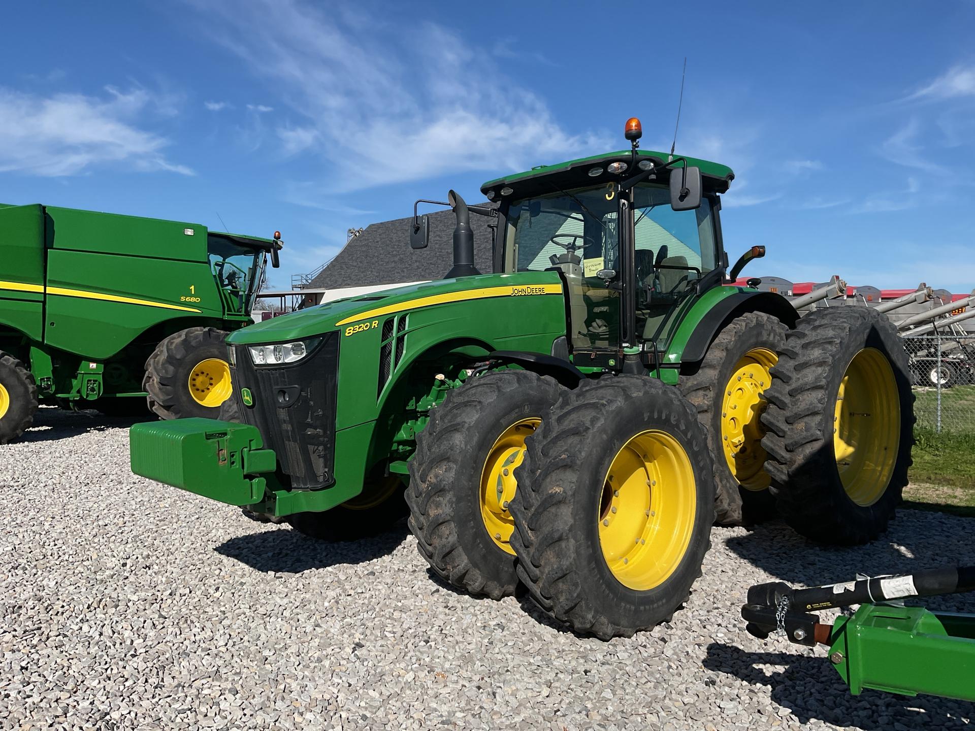 2019 John Deere 8320R