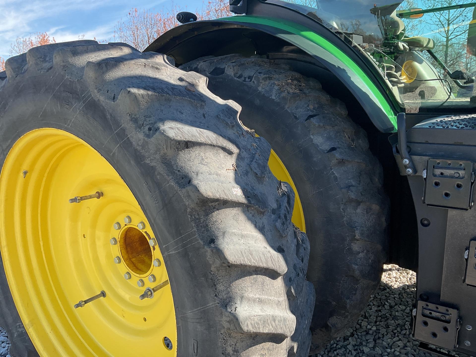 2019 John Deere 8320R