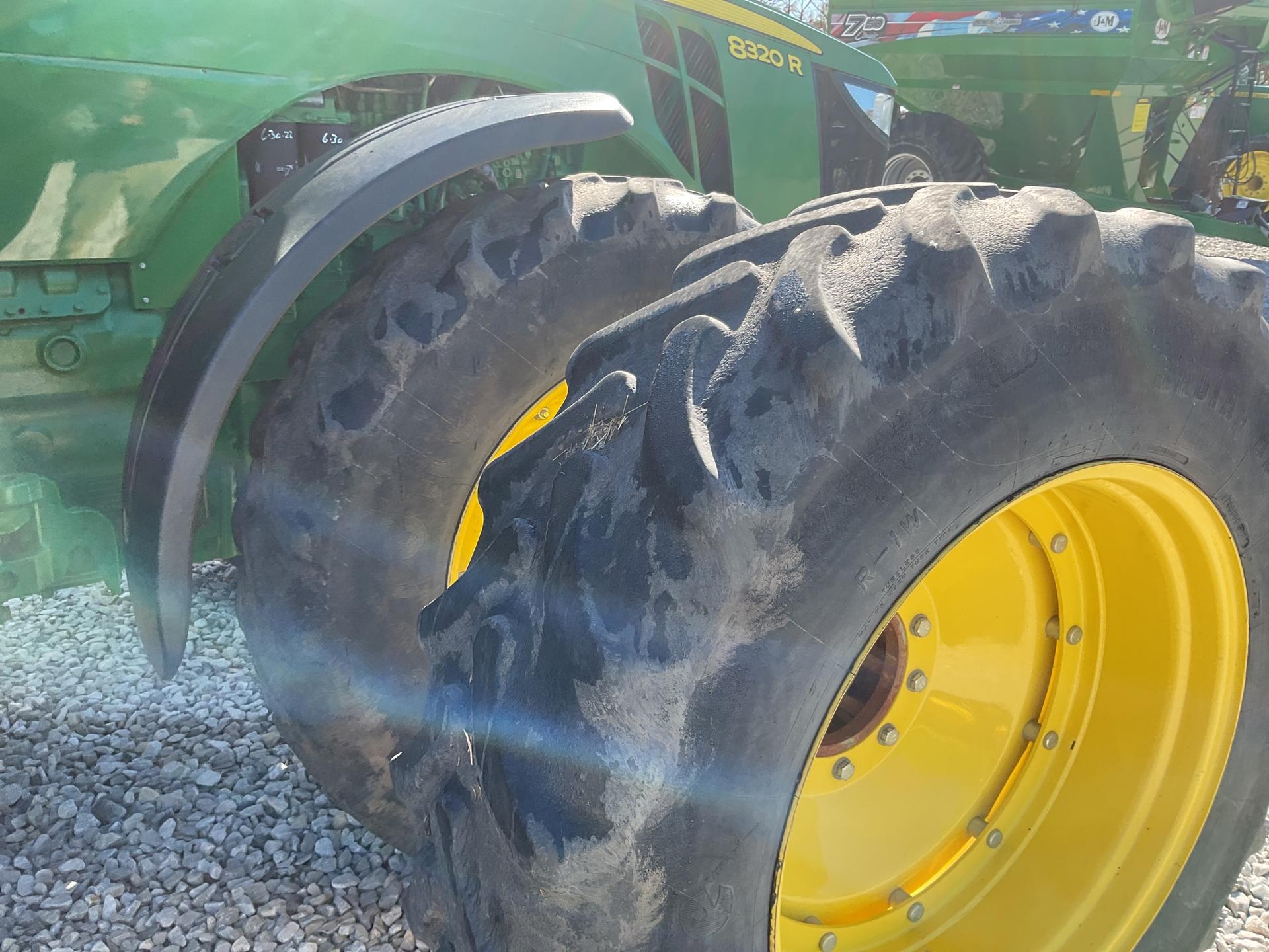 2019 John Deere 8320R