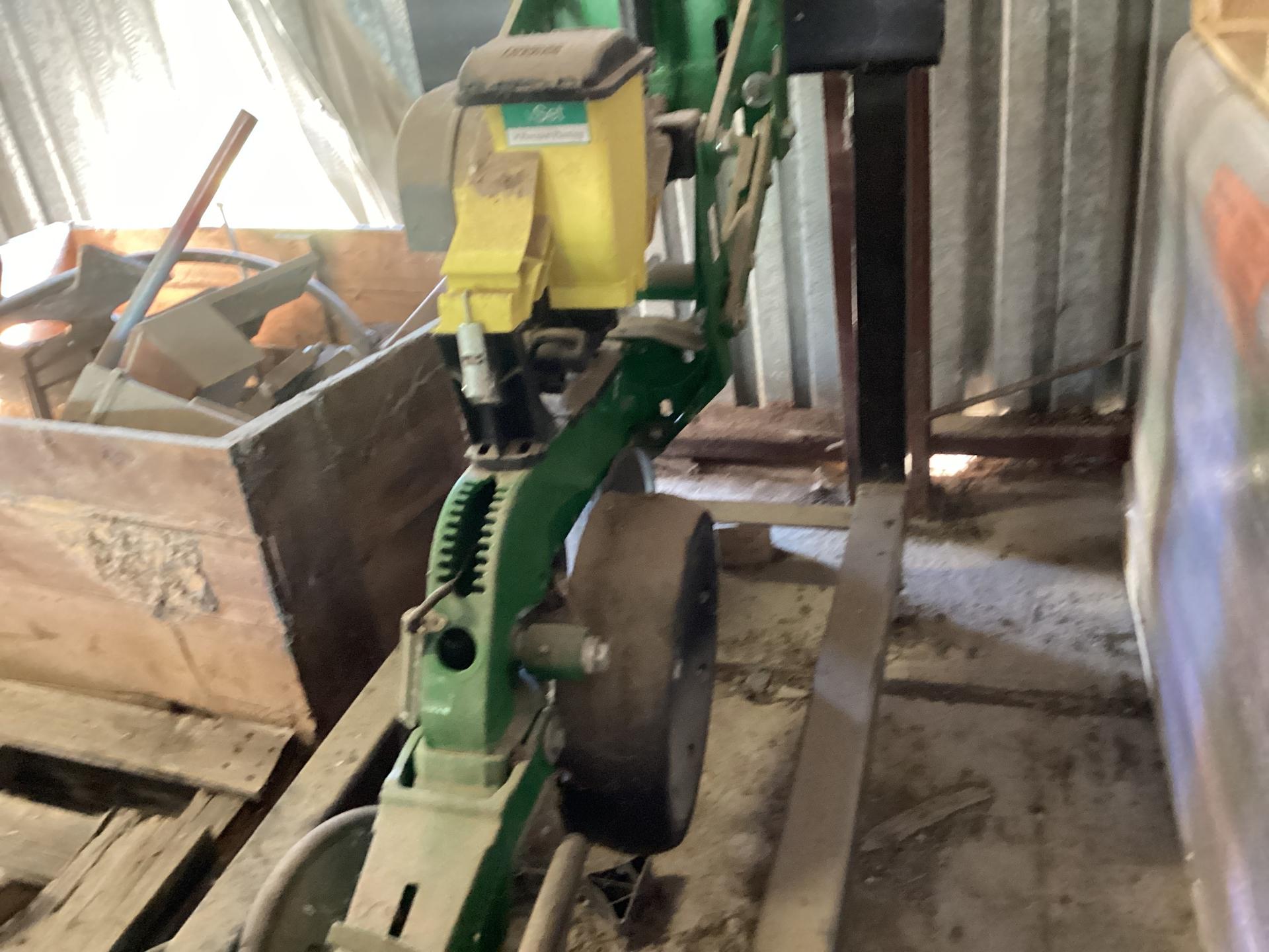 2015 John Deere MaxEmerge 5 1 row – demo stand Image