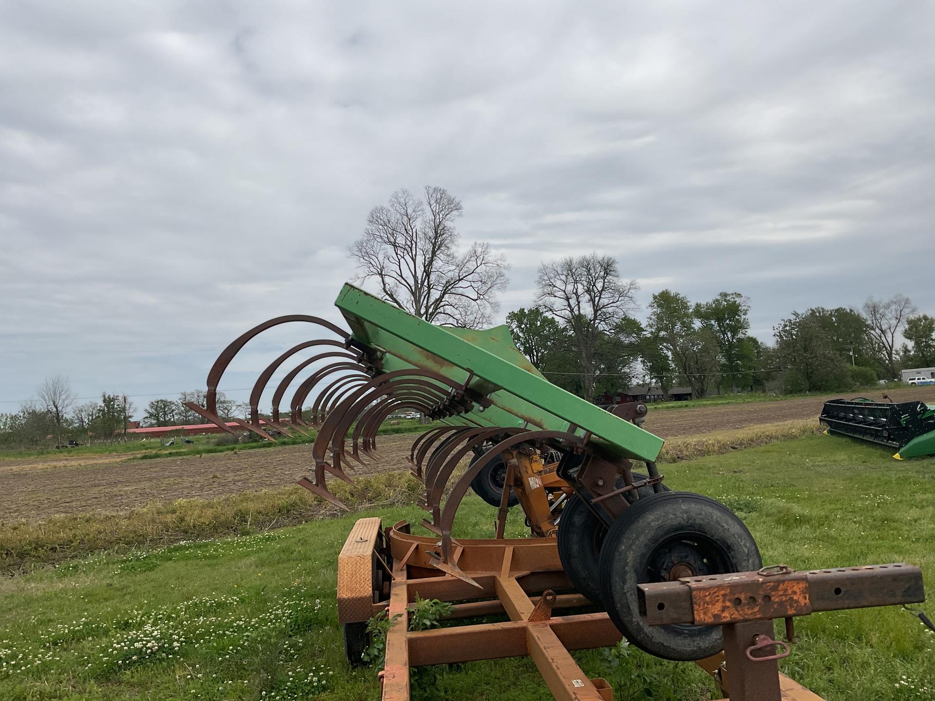 2015 Bigham Brothers chisel plow 25ft