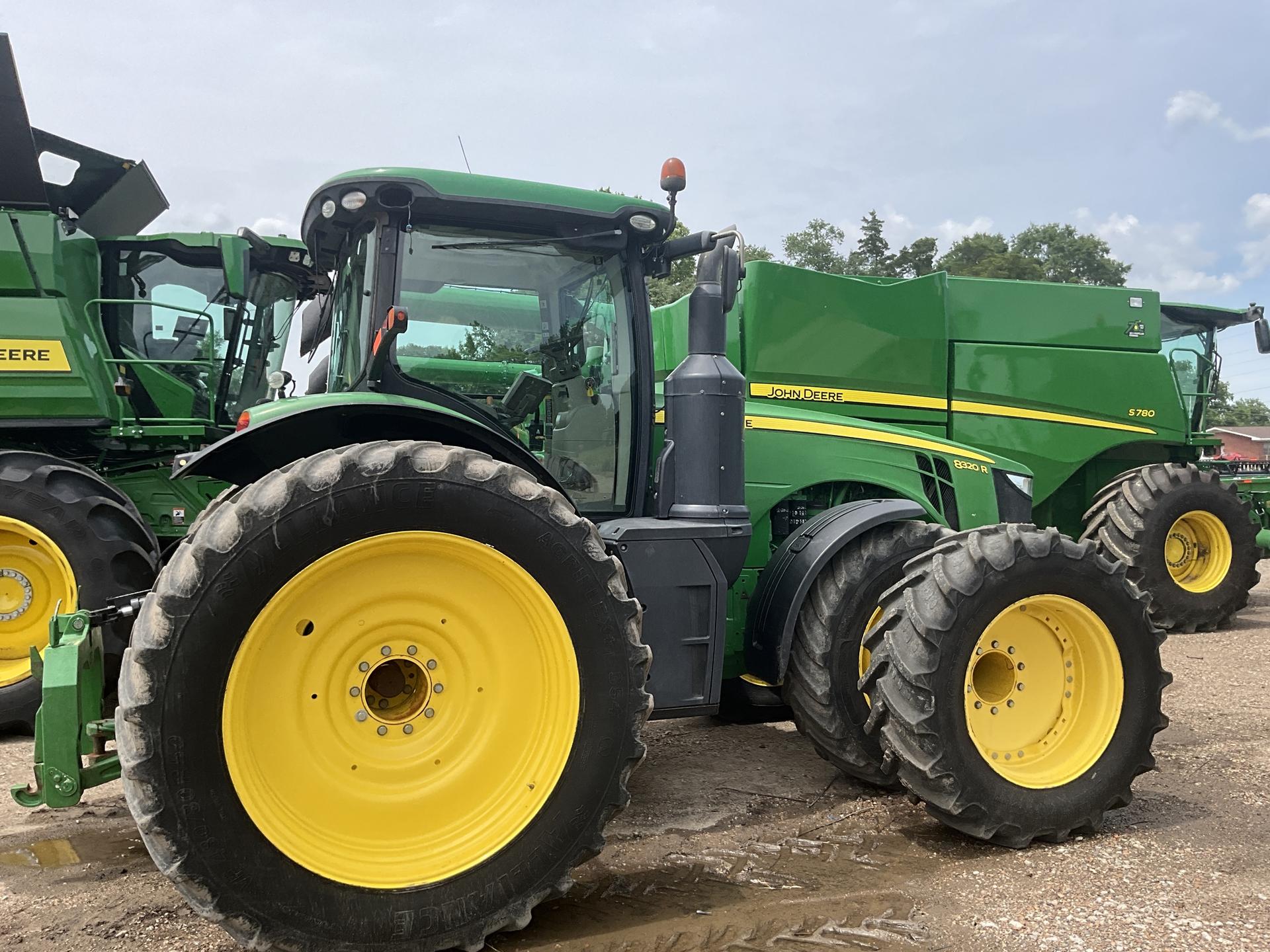 2014 John Deere 8320R