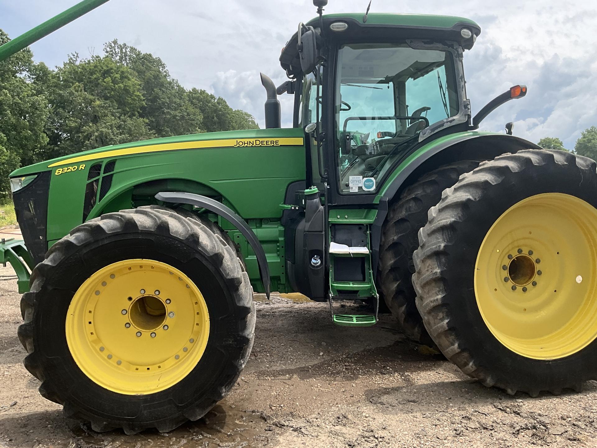 2014 John Deere 8320R