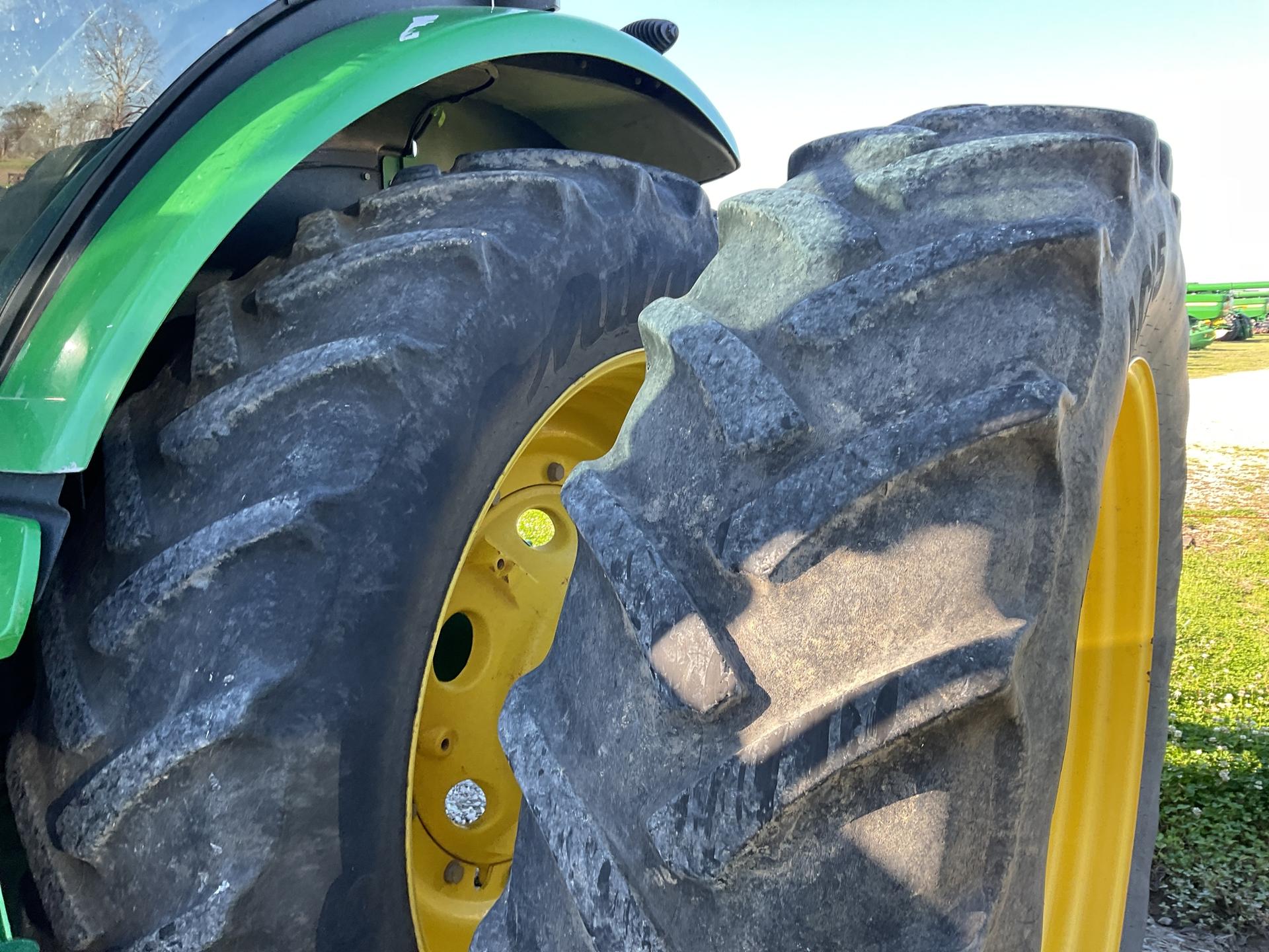 2016 John Deere 8320R