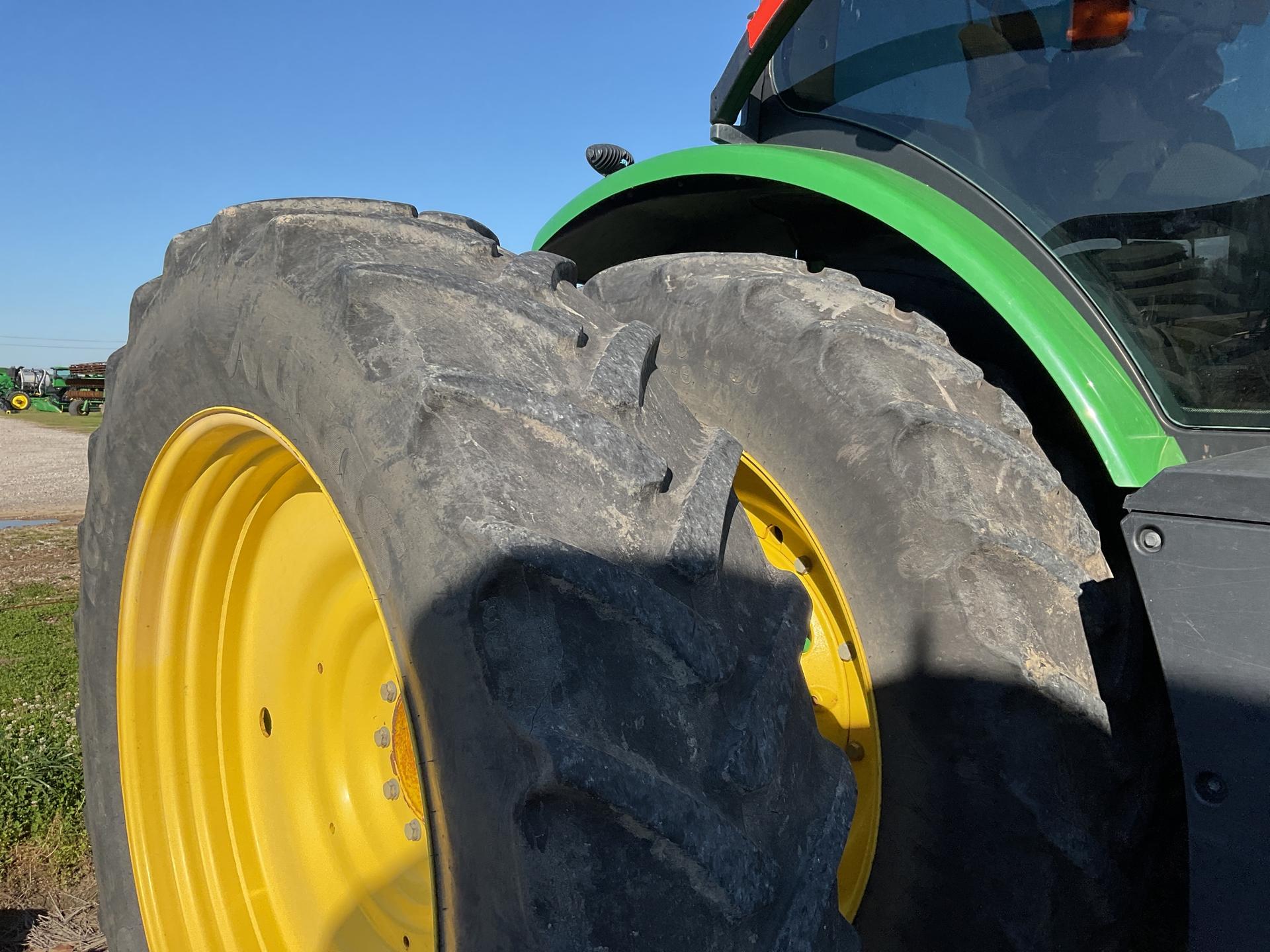 2016 John Deere 8320R