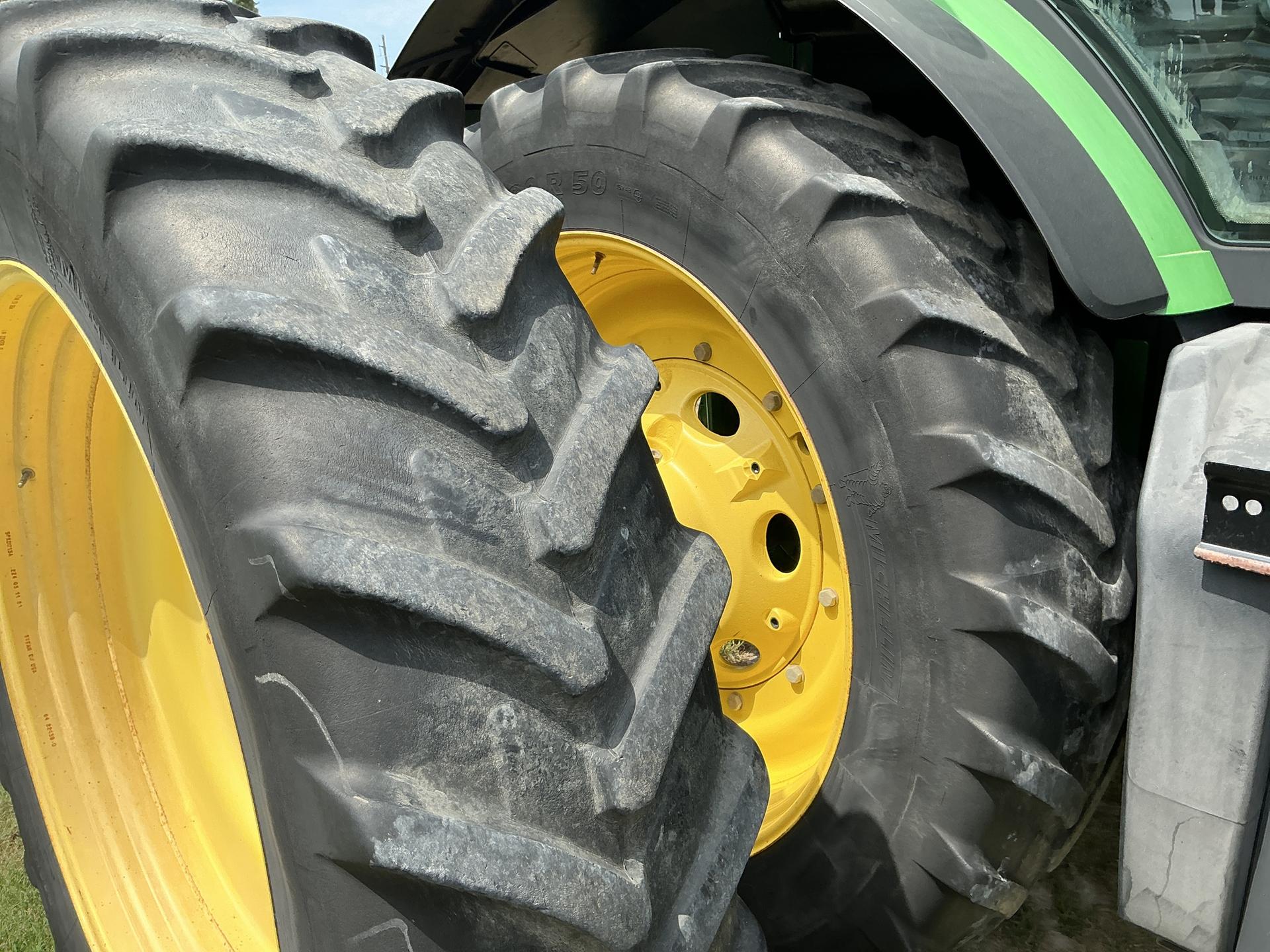 2011 John Deere 8285R