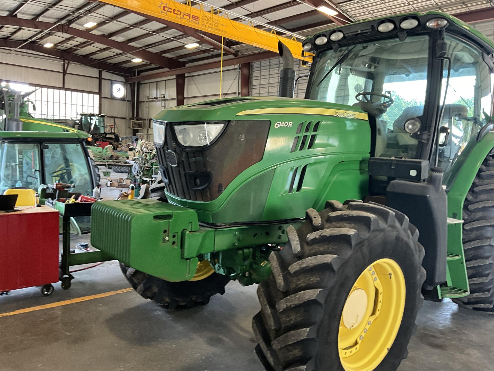 2013 John Deere 6140R