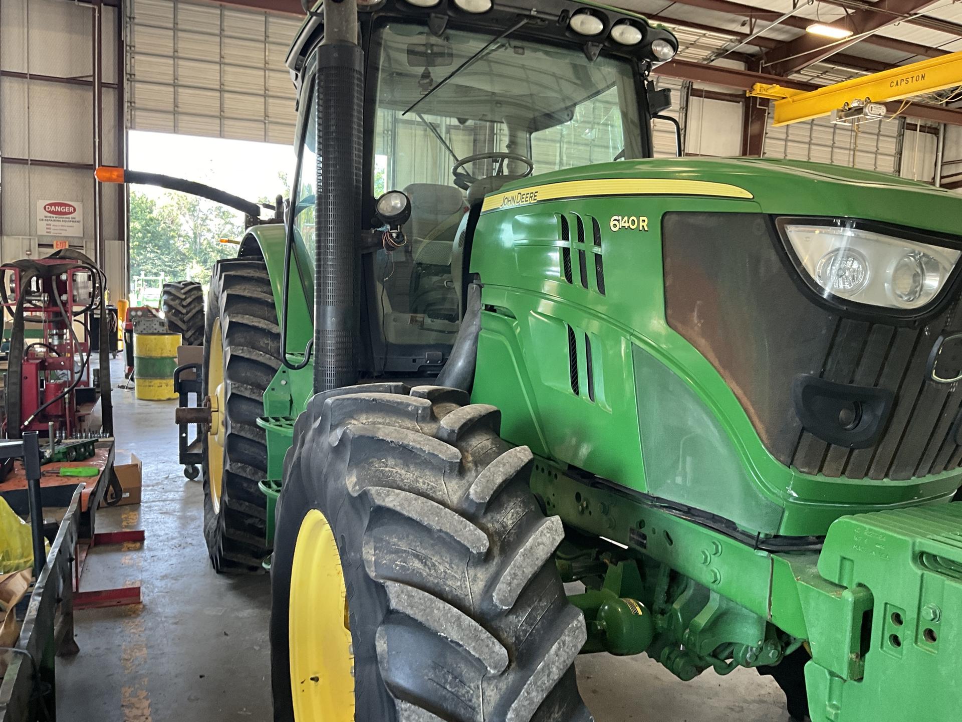 2013 John Deere 6140R