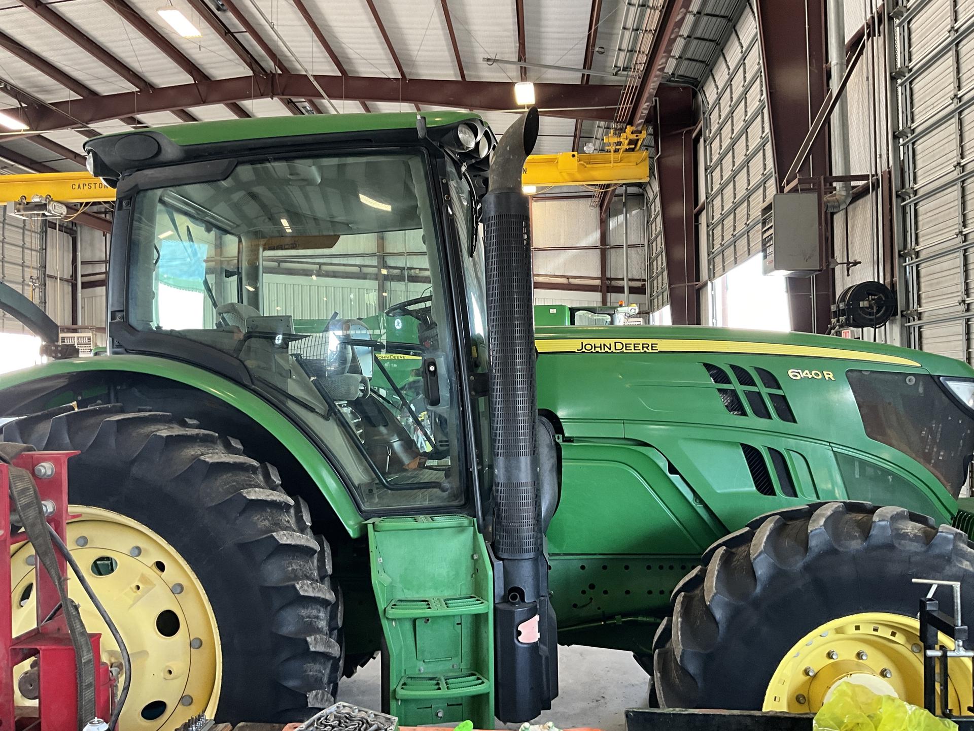 2013 John Deere 6140R