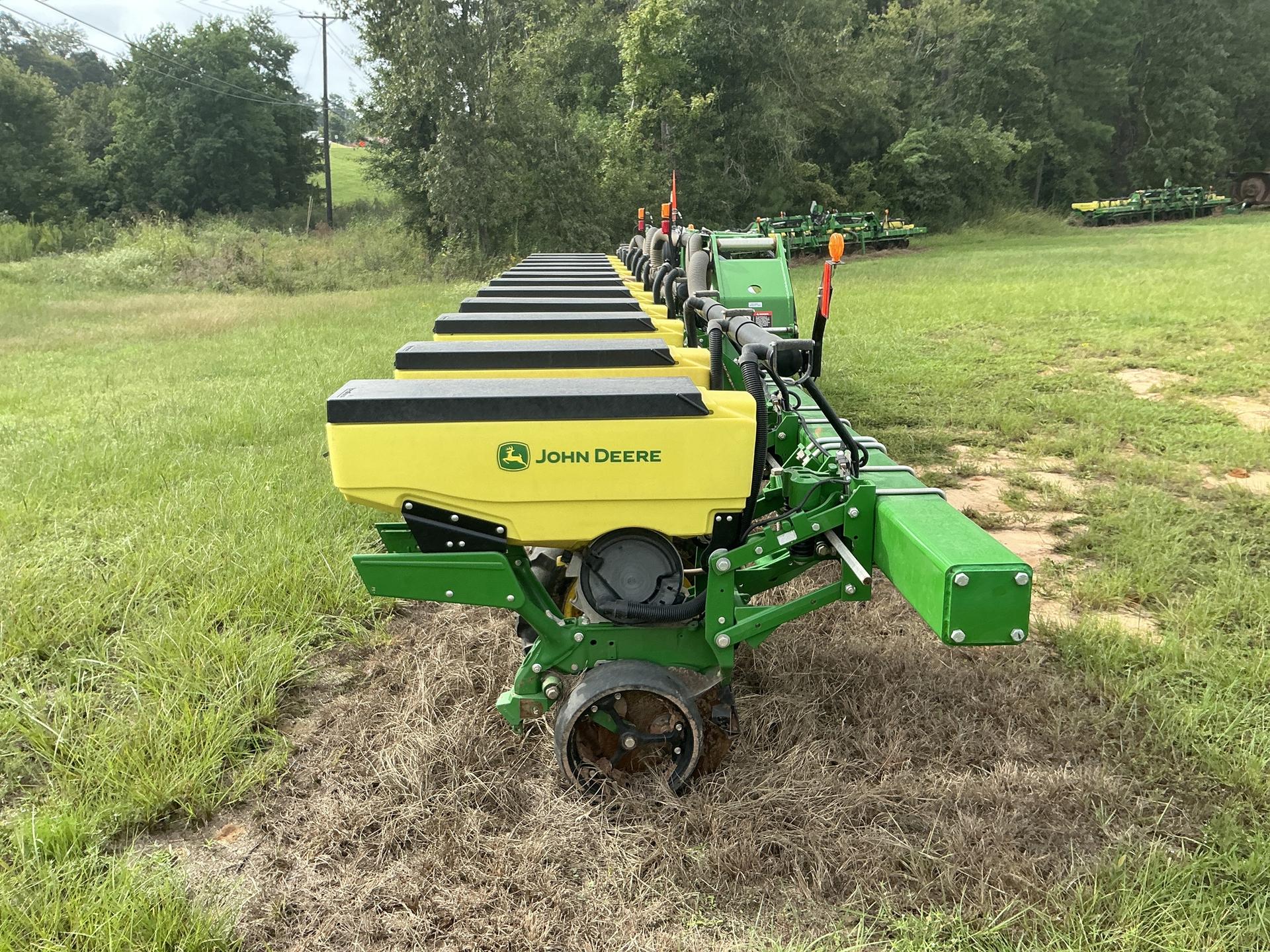 2022 John Deere 1725