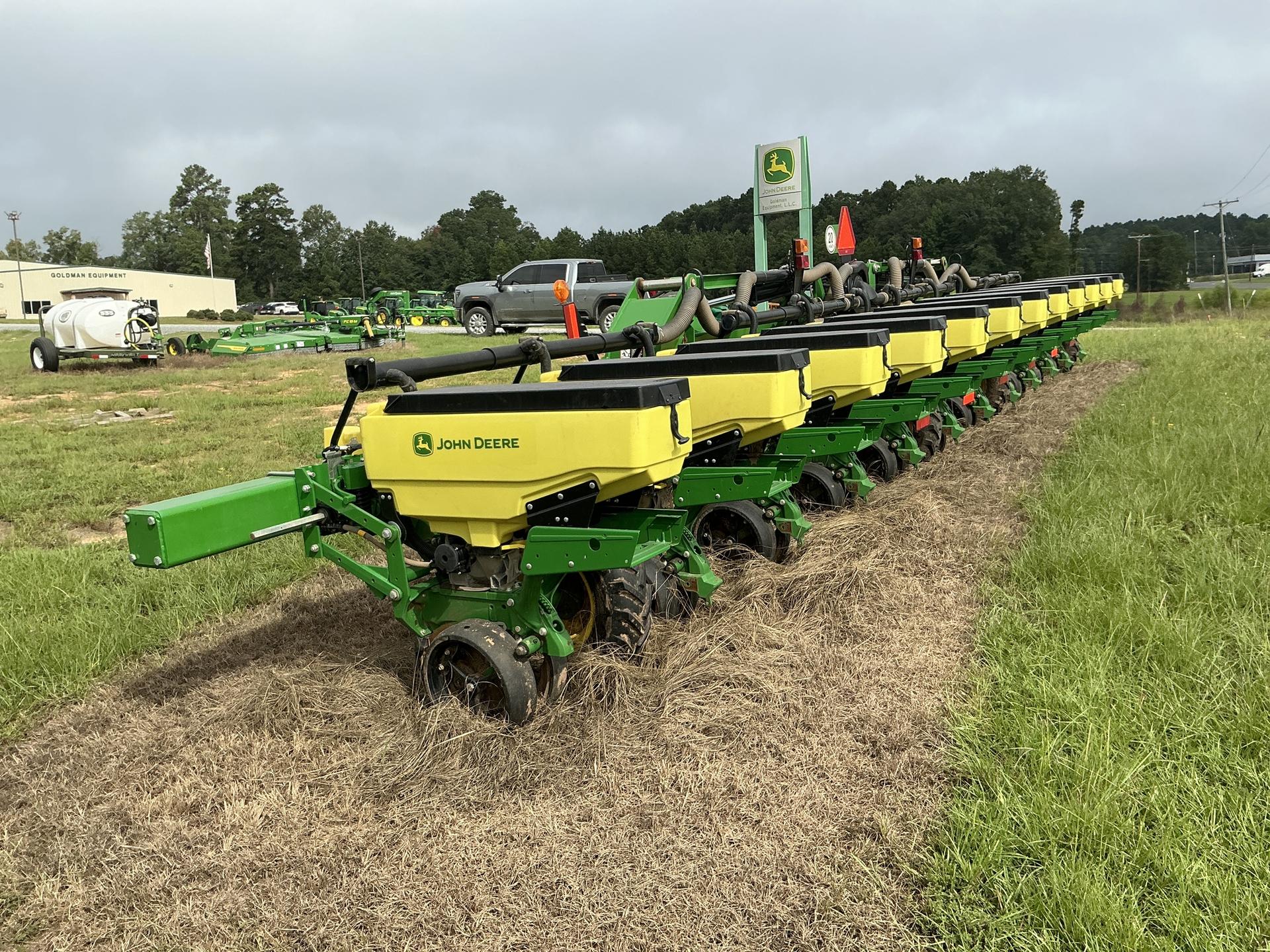 2022 John Deere 1725