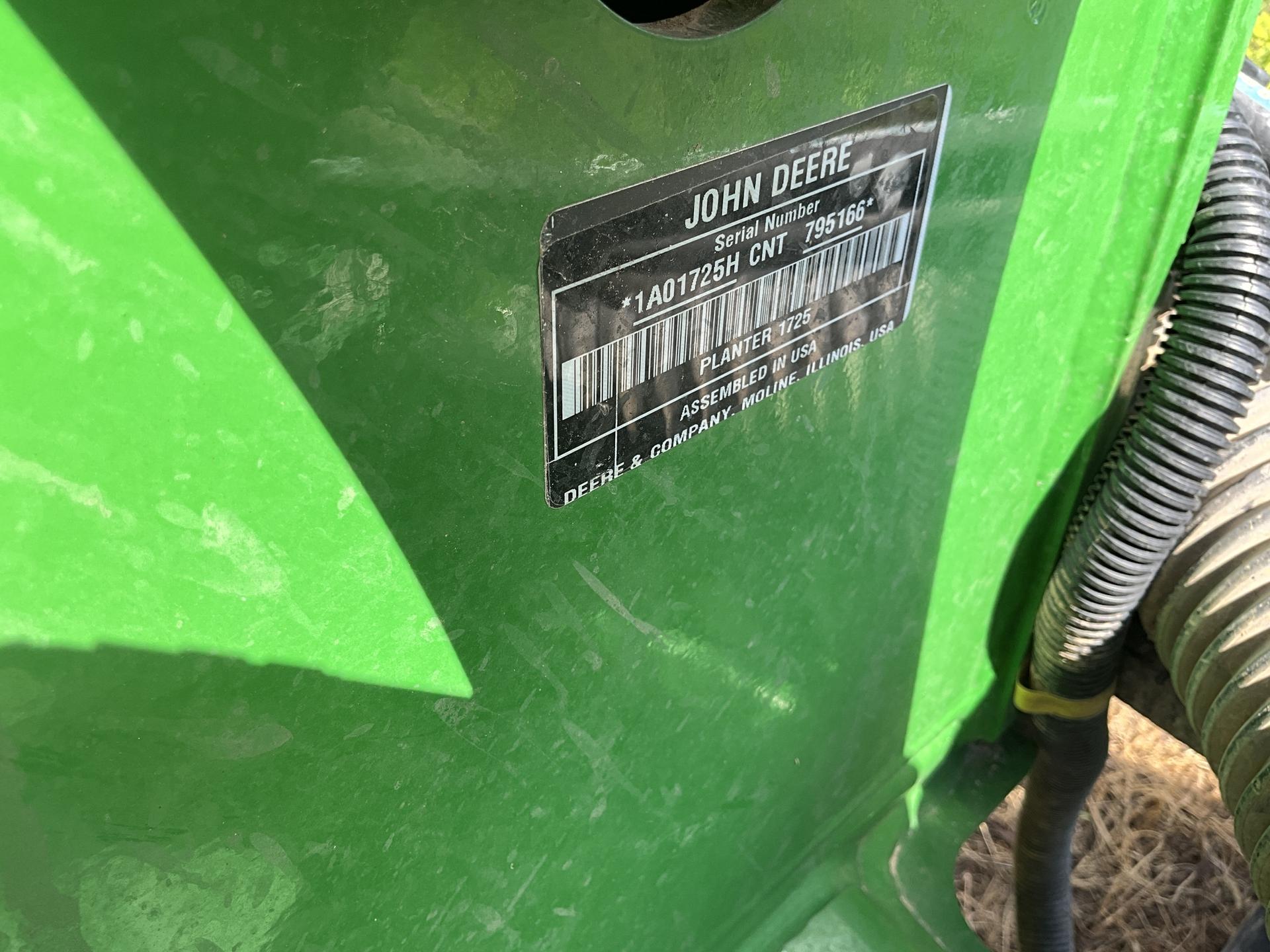 2022 John Deere 1725 CCS