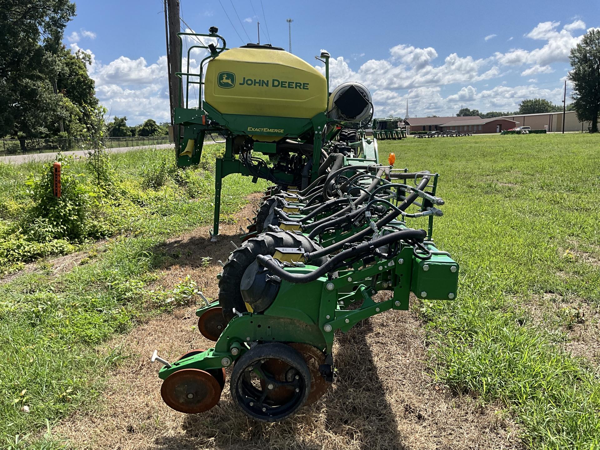 2022 John Deere 1725 CCS