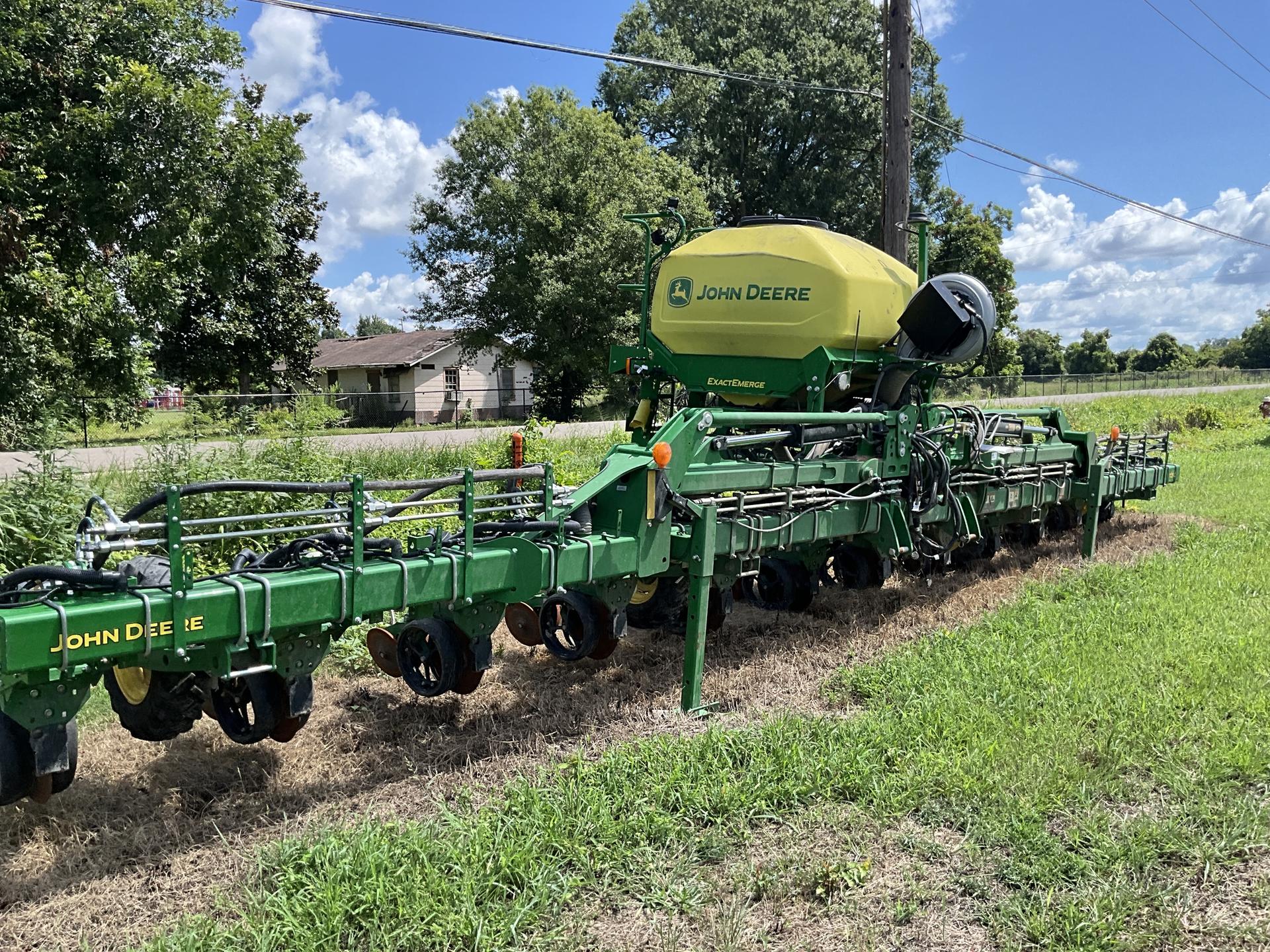 2022 John Deere 1725 CCS