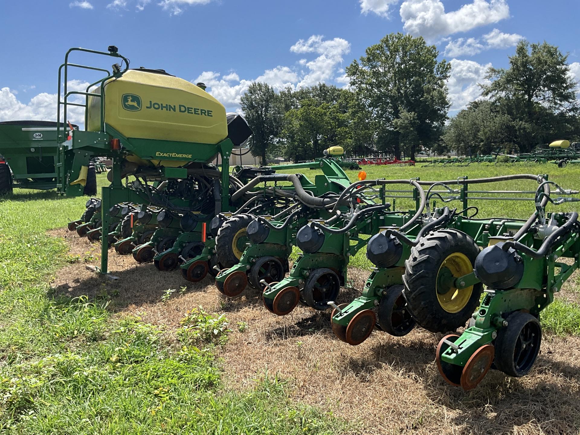 2022 John Deere 1725 CCS