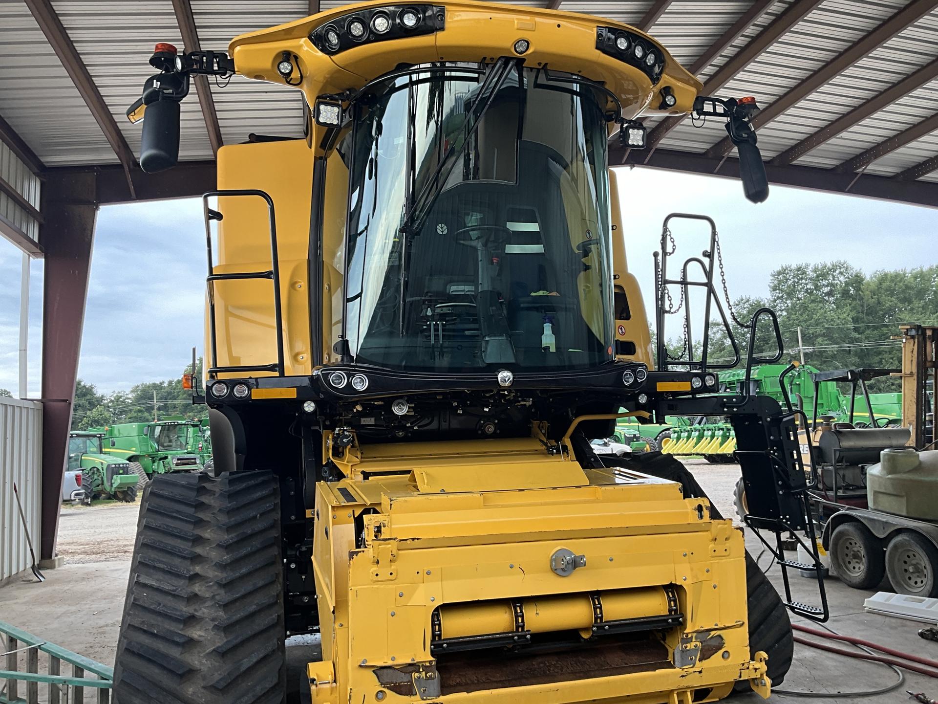 2022 New Holland CR8.90