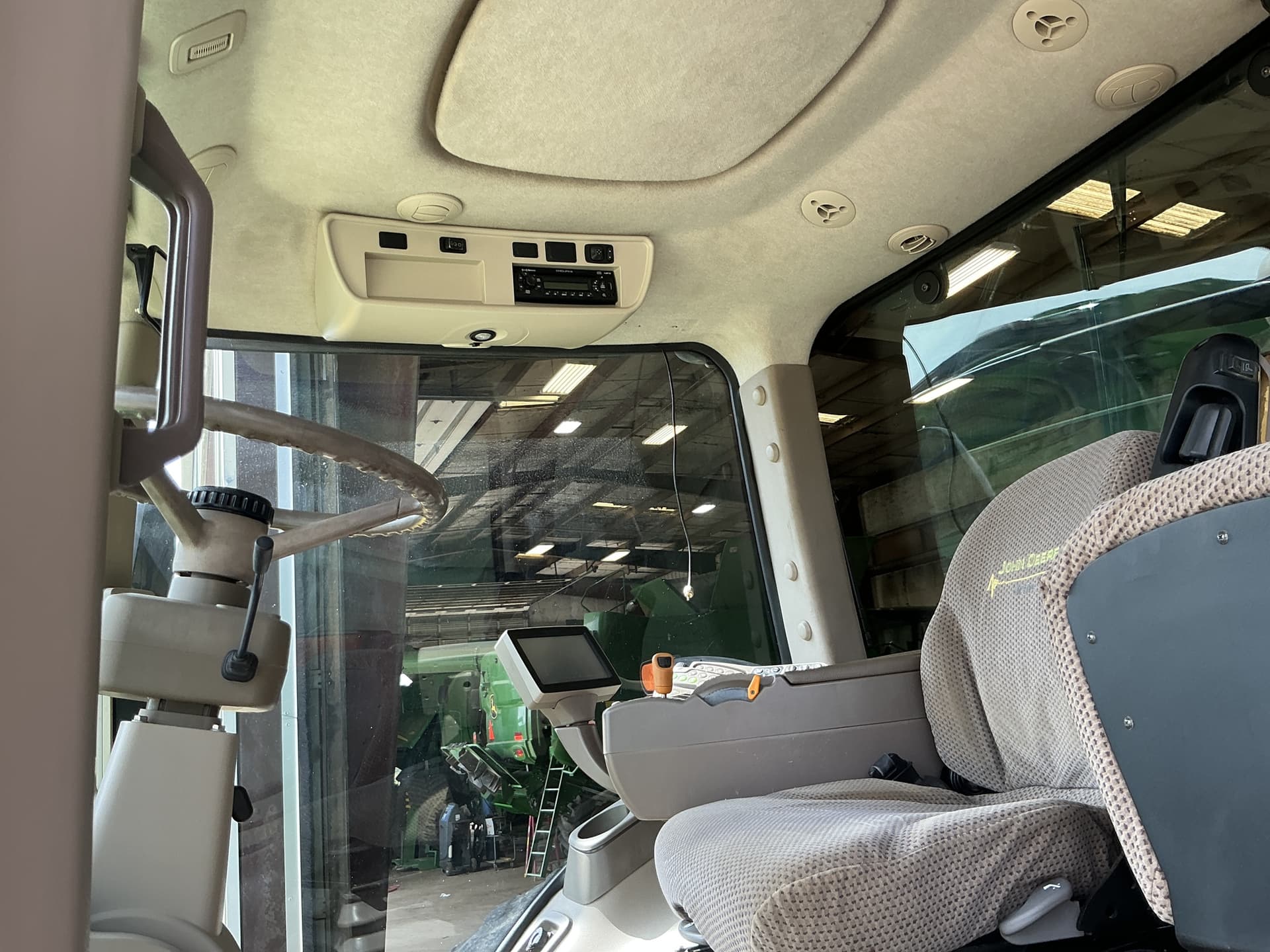2011 John Deere 8285R Image