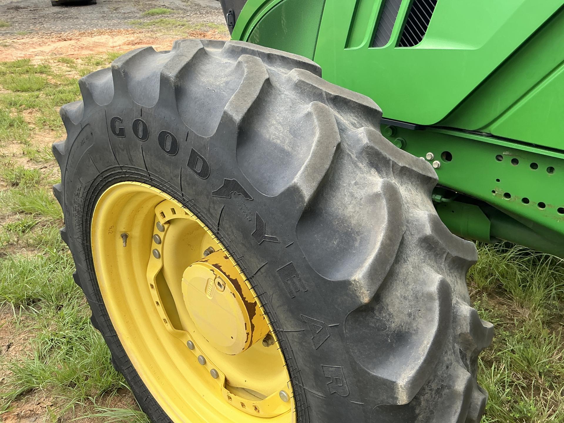 2017 John Deere 6155R