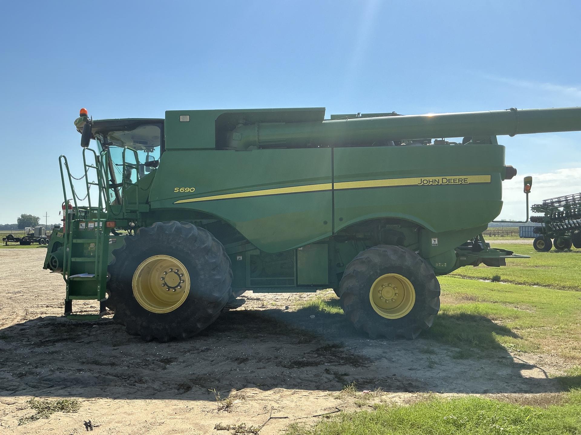 2013 John Deere S690