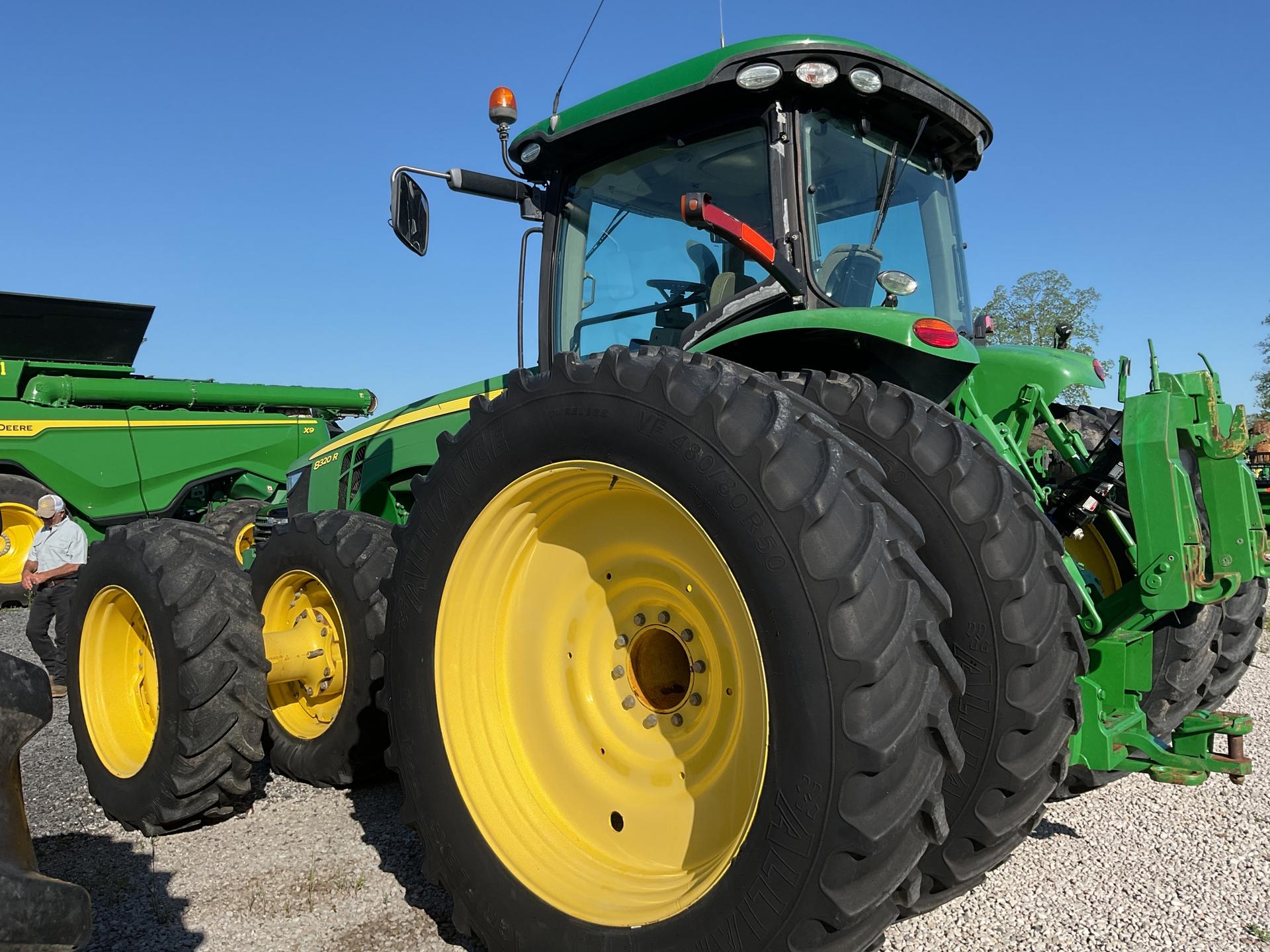 2016 John Deere 8320R