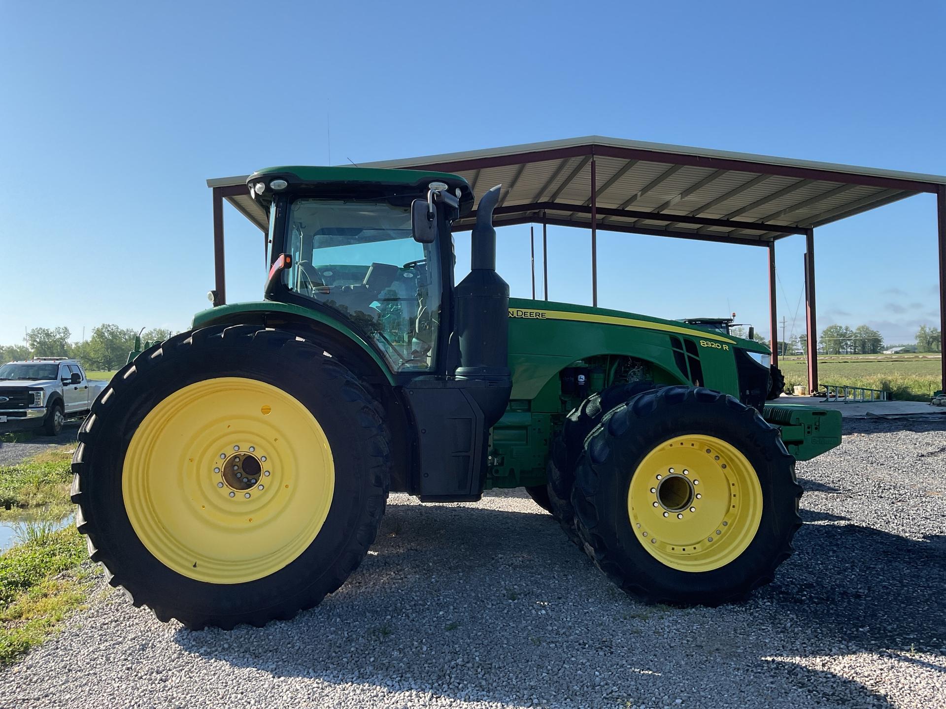 2016 John Deere 8320R