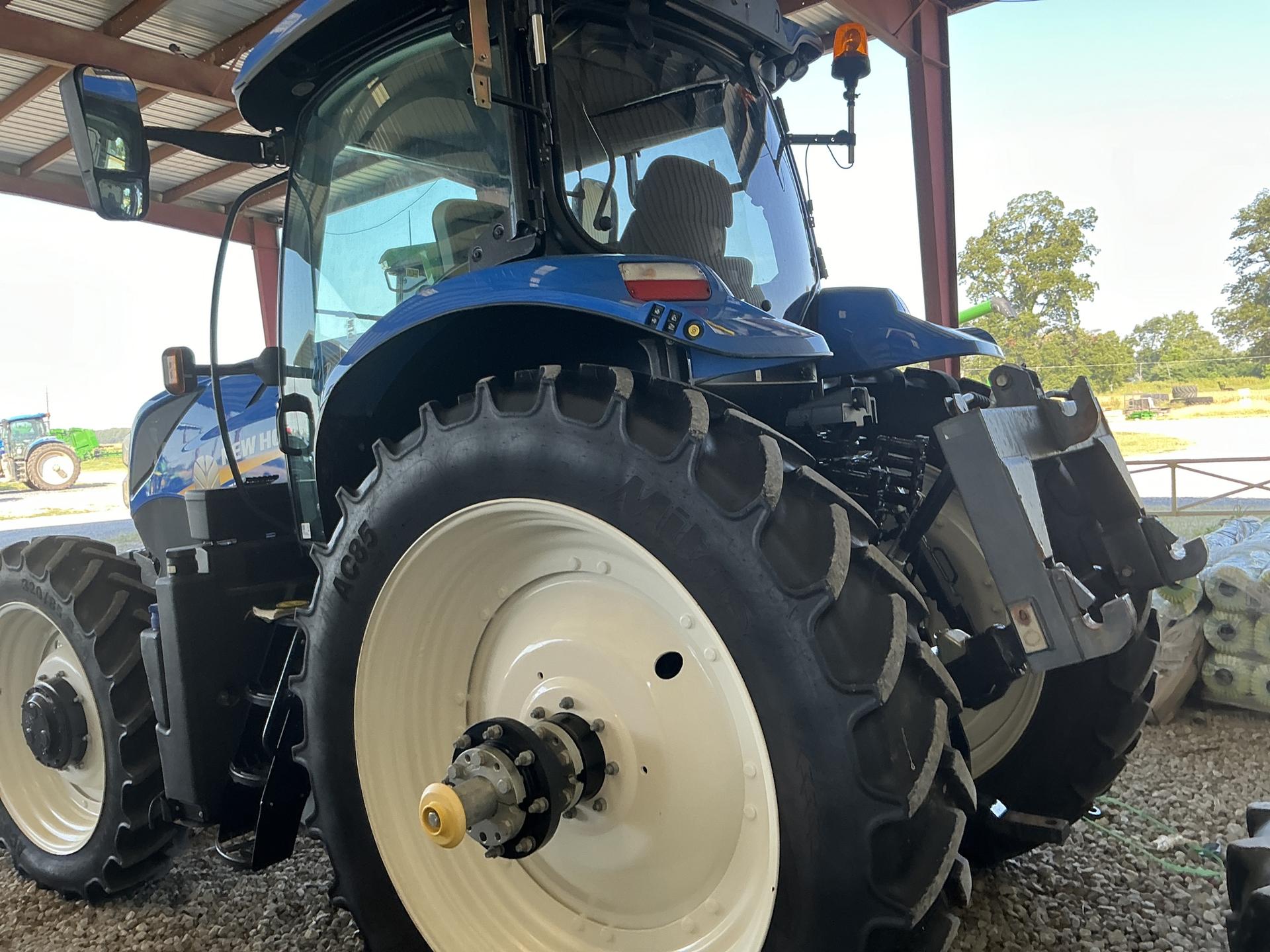 2023 New Holland T7.210