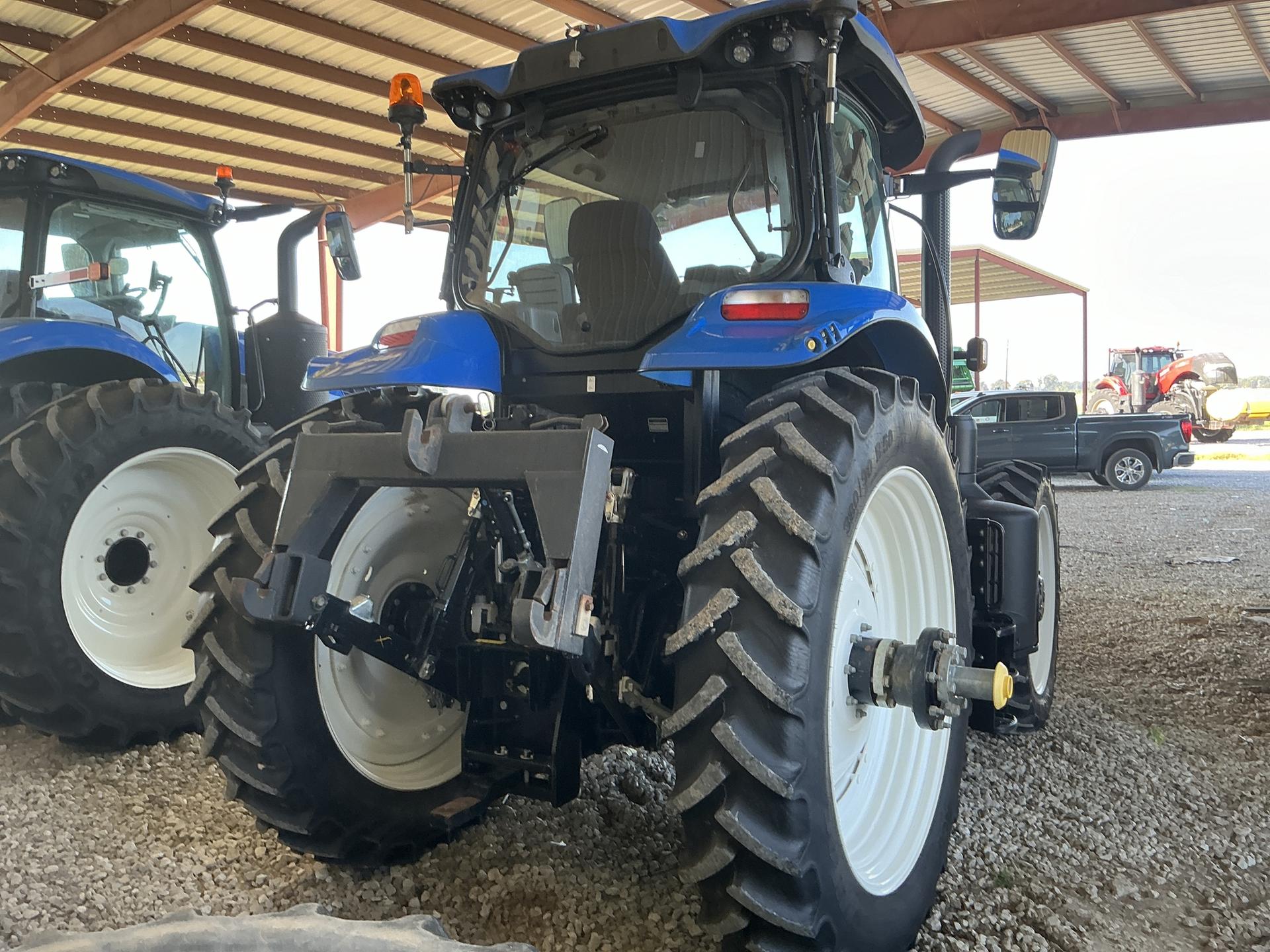 2023 New Holland T7.210