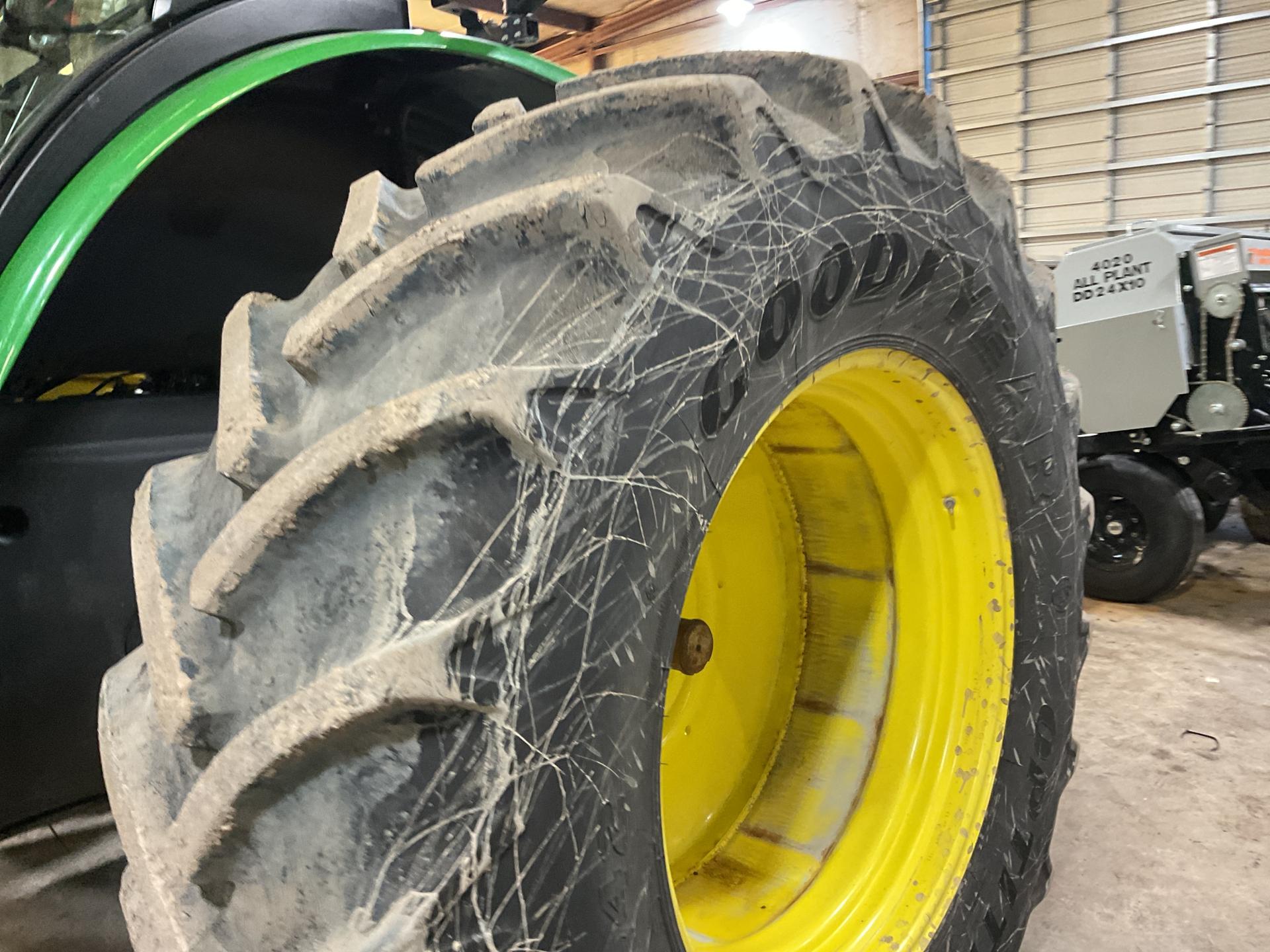 2019 John Deere 6230R