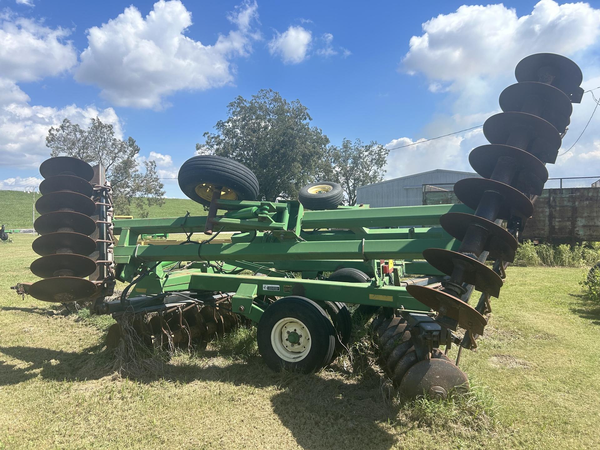 2002 John Deere 650 Image