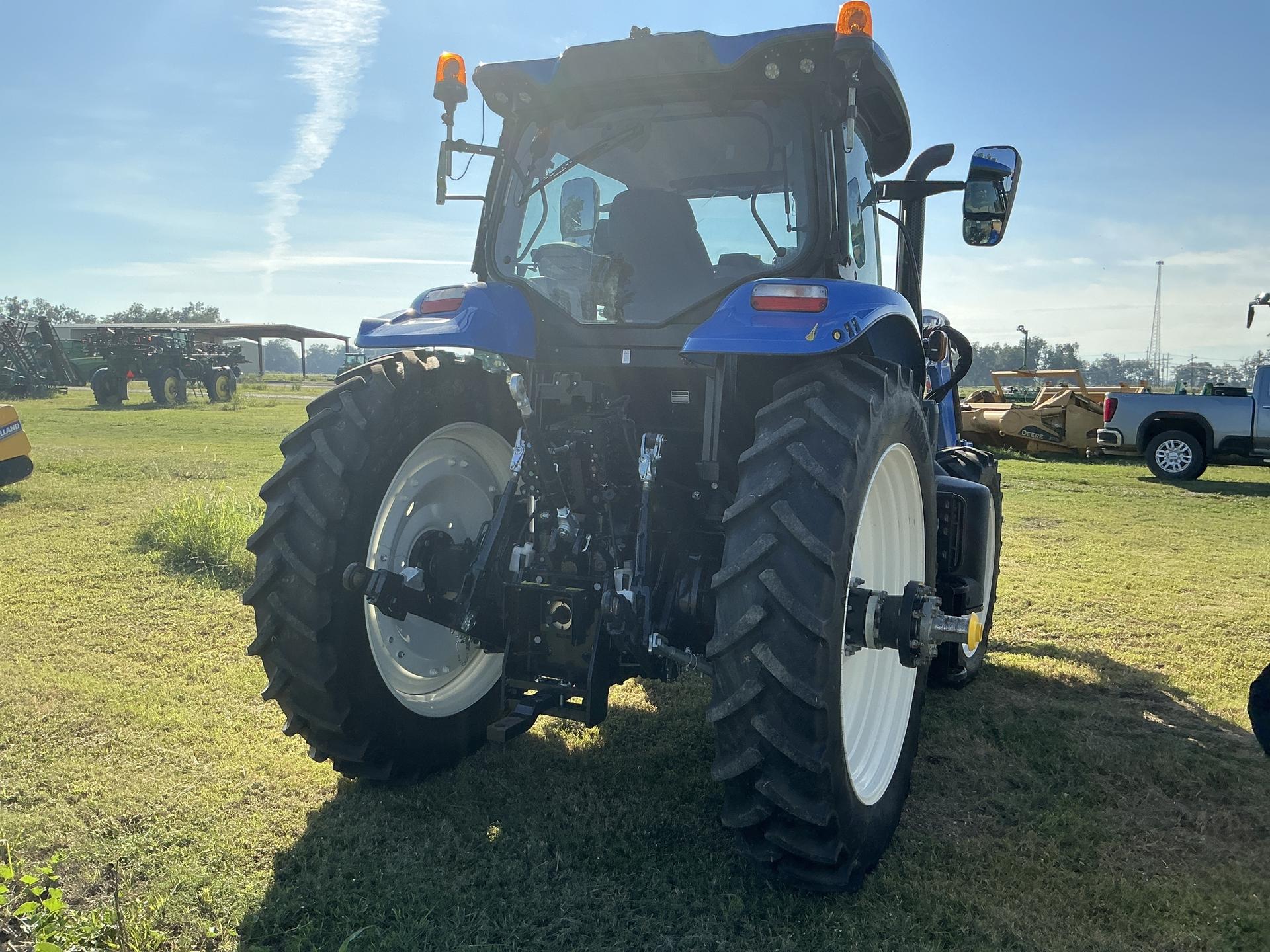 2023 New Holland T7.210