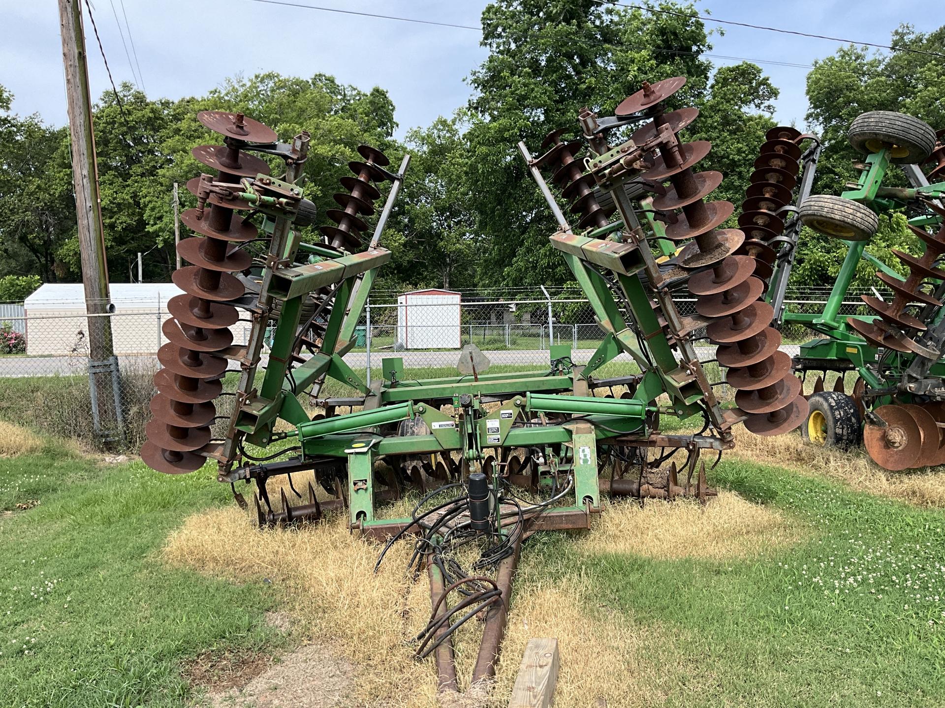 2005 John Deere 637