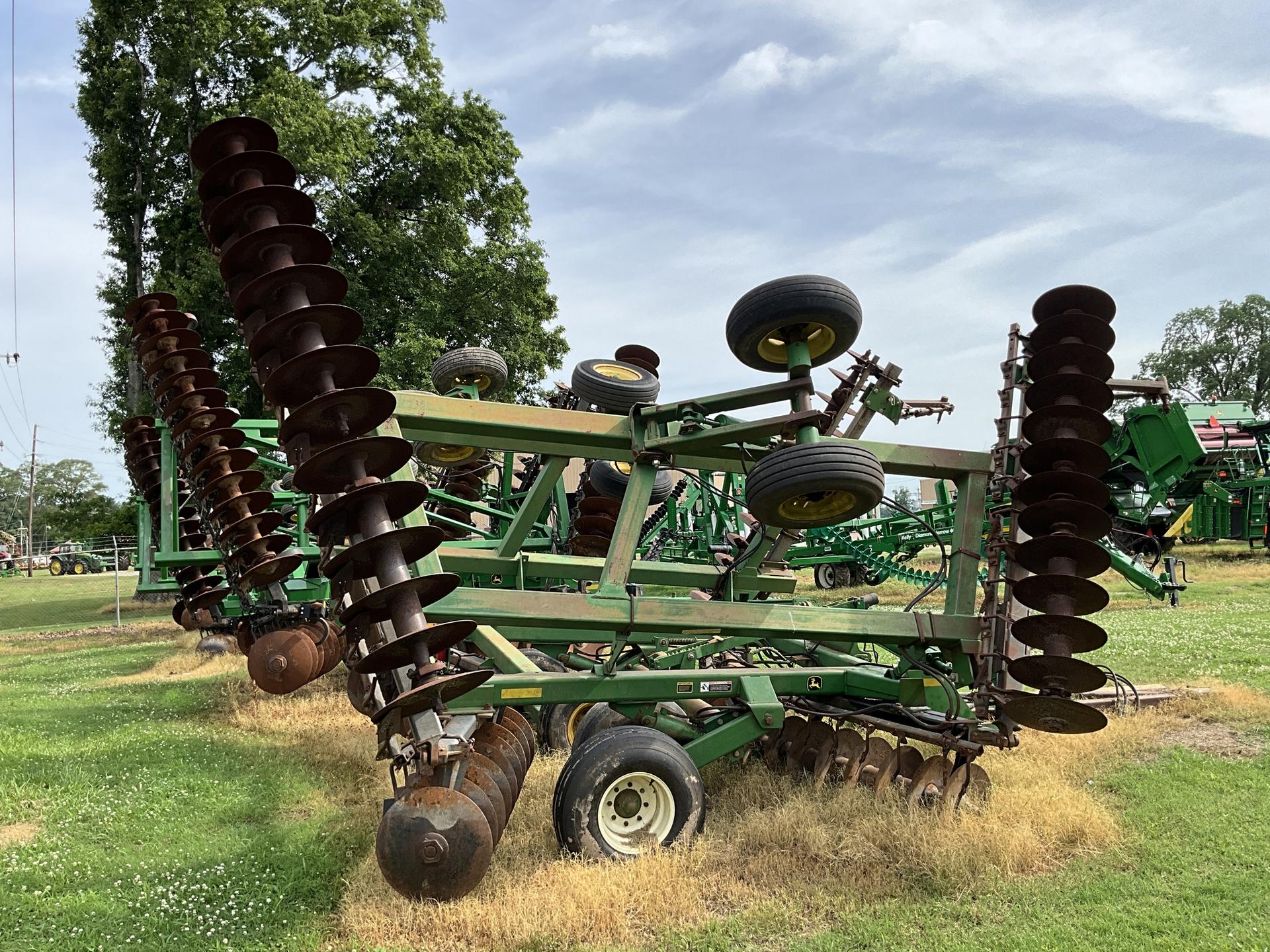 2005 John Deere 637