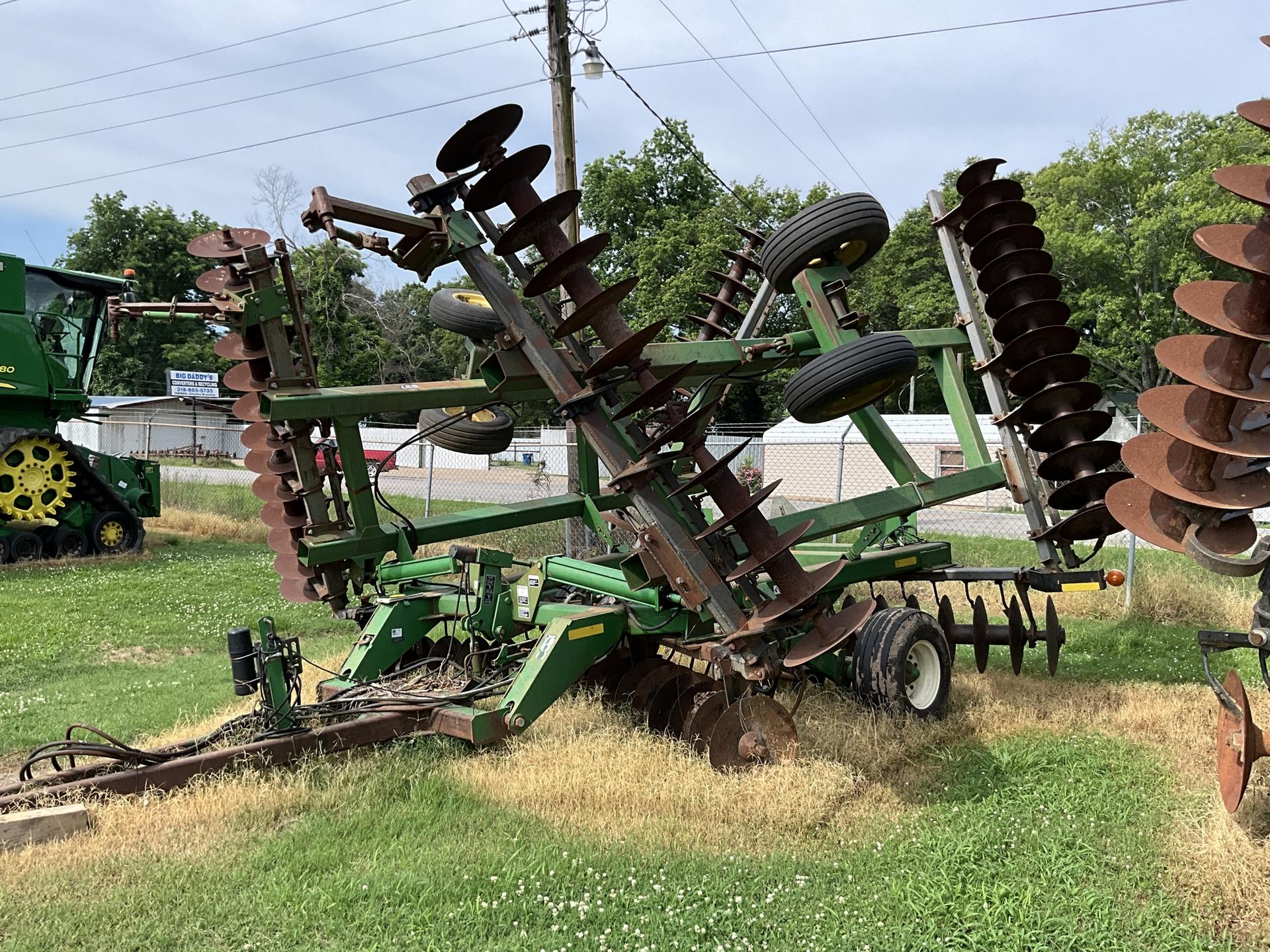 2005 John Deere 637