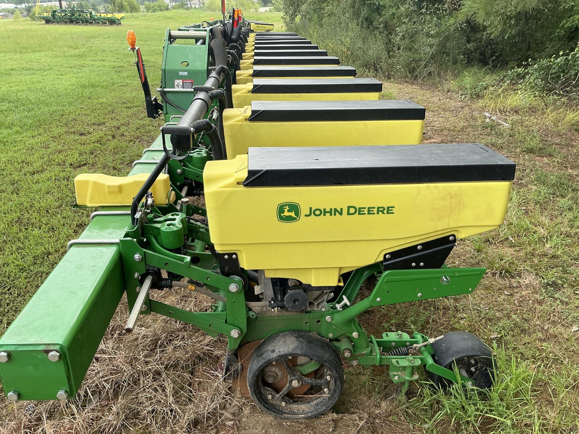 2022 John Deere 1725