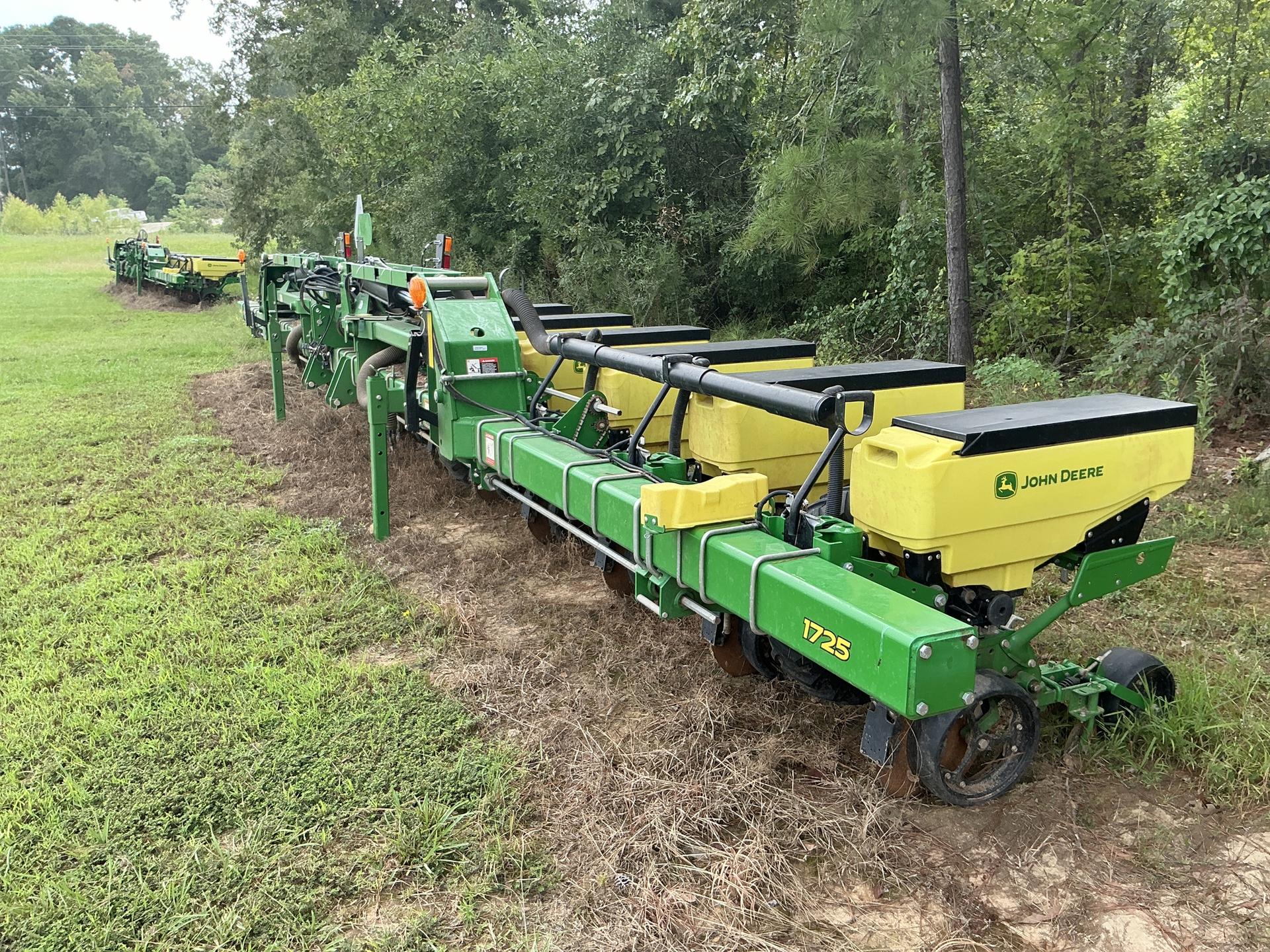 2022 John Deere 1725