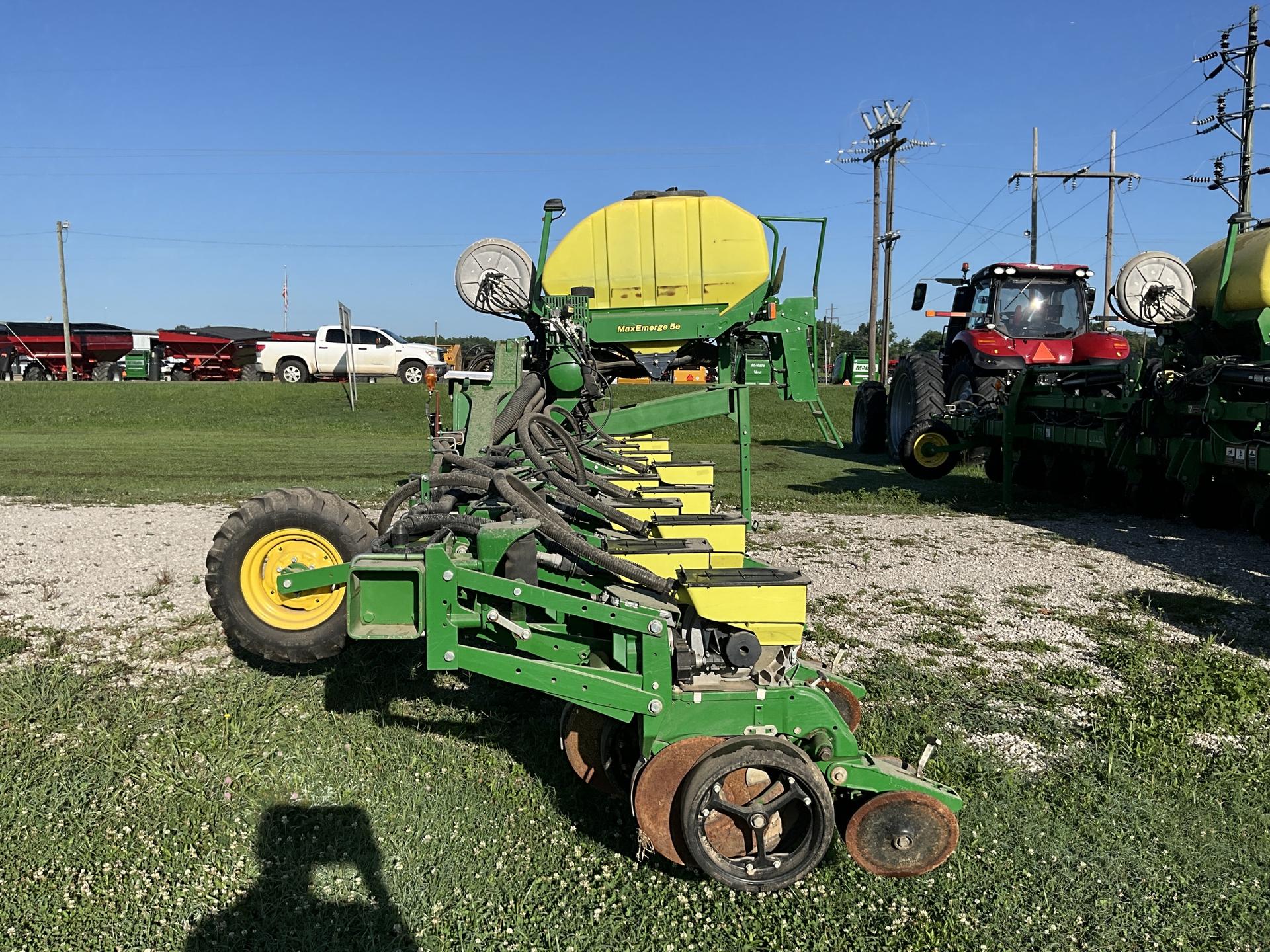 2019 John Deere 1725 CCS 25 rows 19″ spacing Image