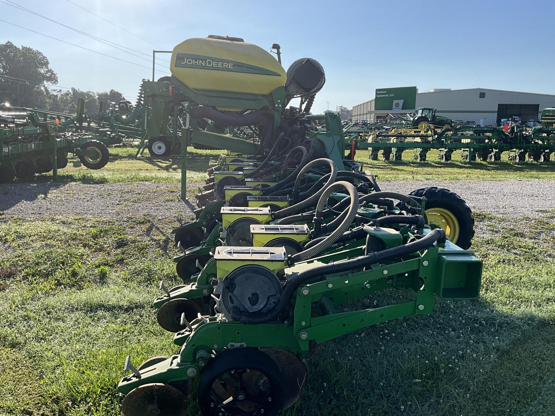 2019 John Deere 1725 CCS 25 rows 19″ spacing Image