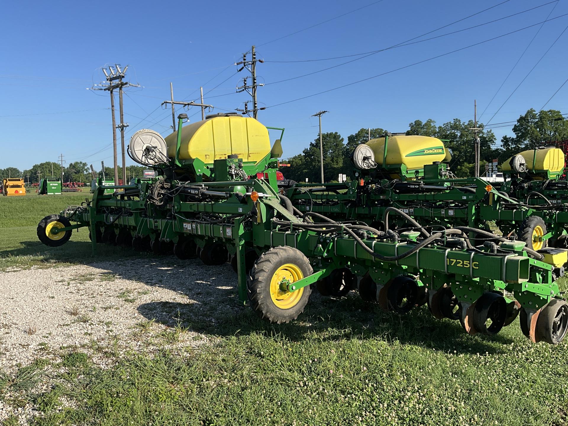 2019 John Deere 1725 CCS 25 rows 19″ spacing Image