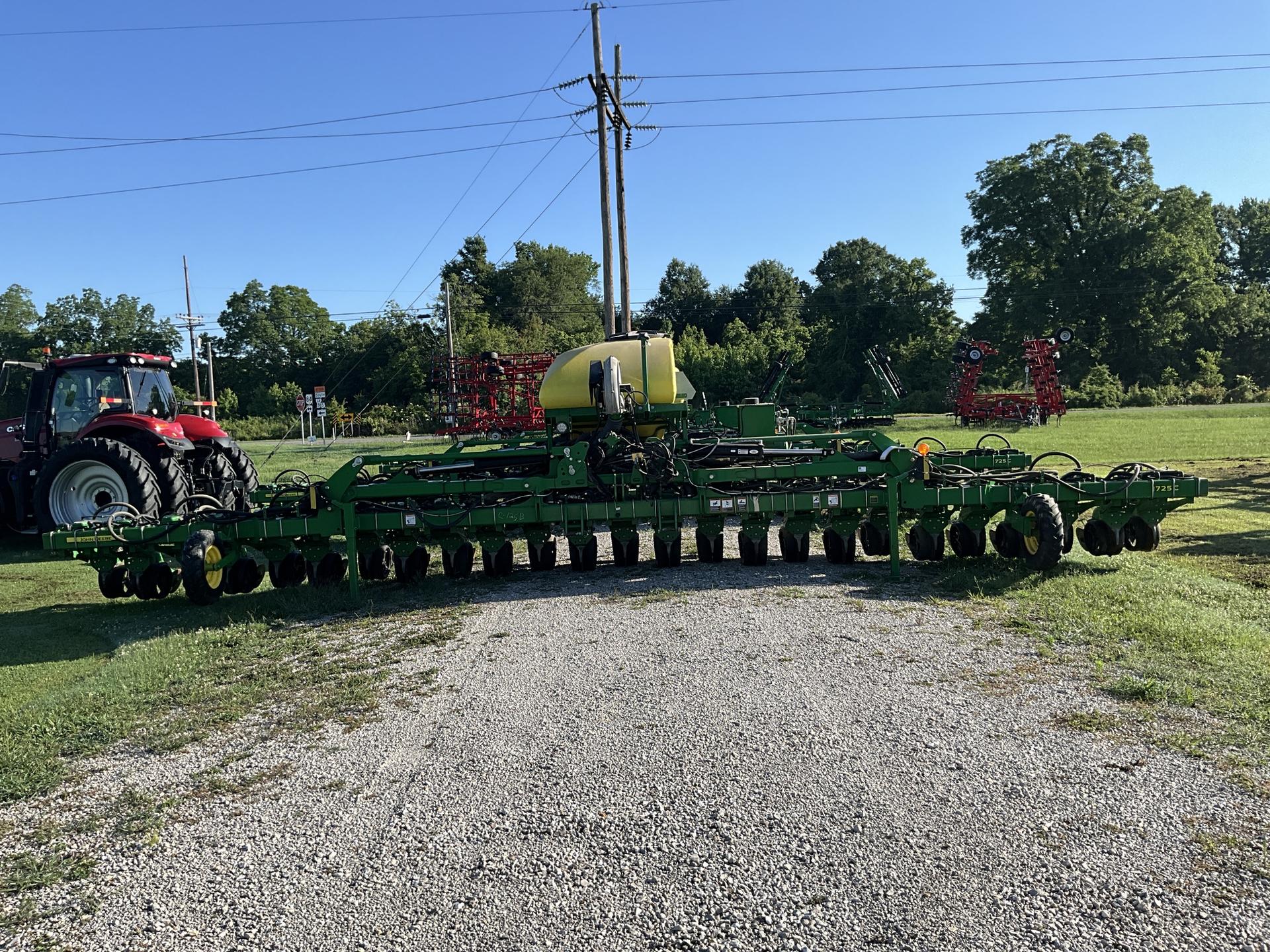 2019 John Deere 1725 CCS 25 rows 19″ spacing Image