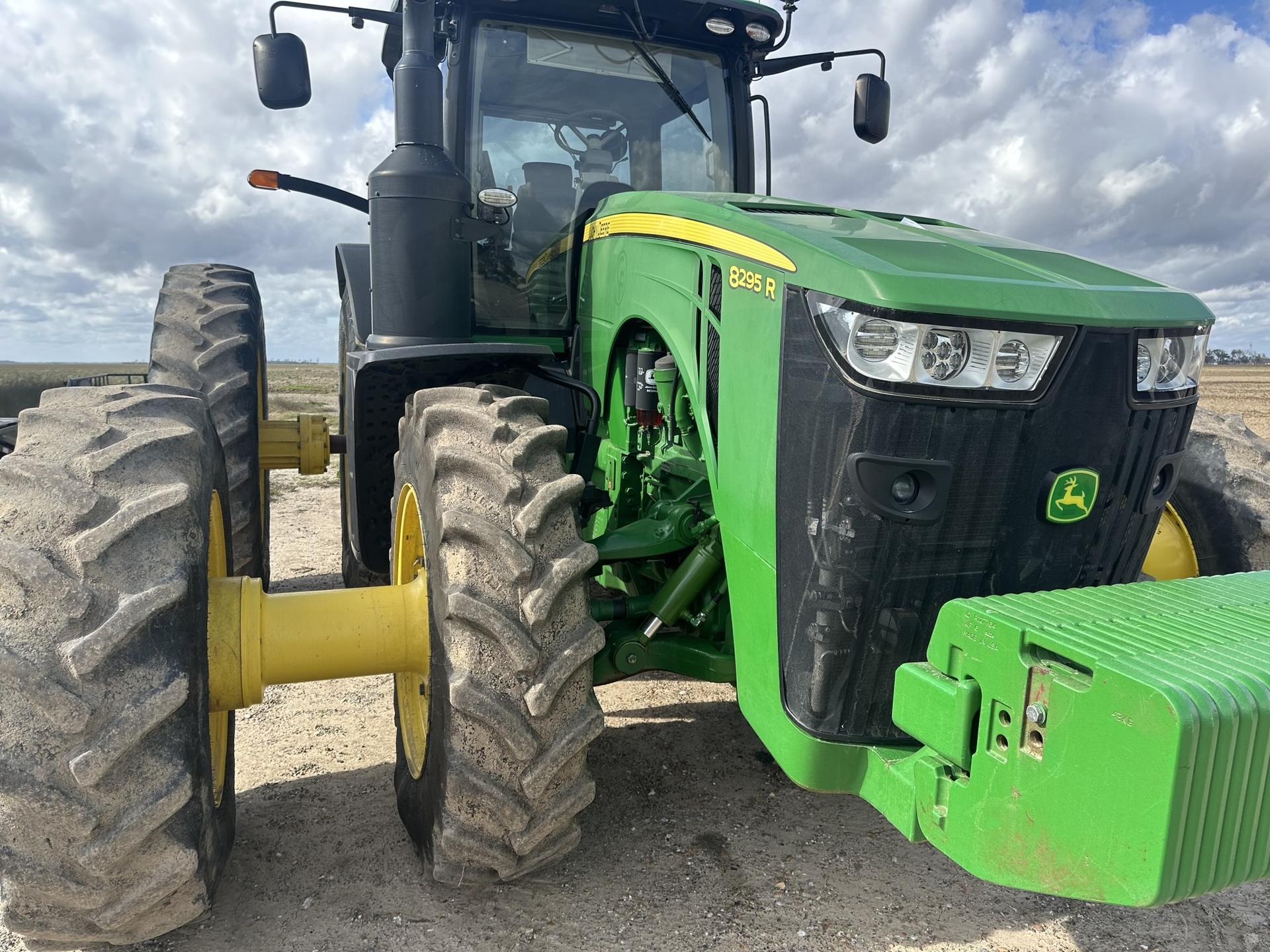 2015 John Deere 8295R