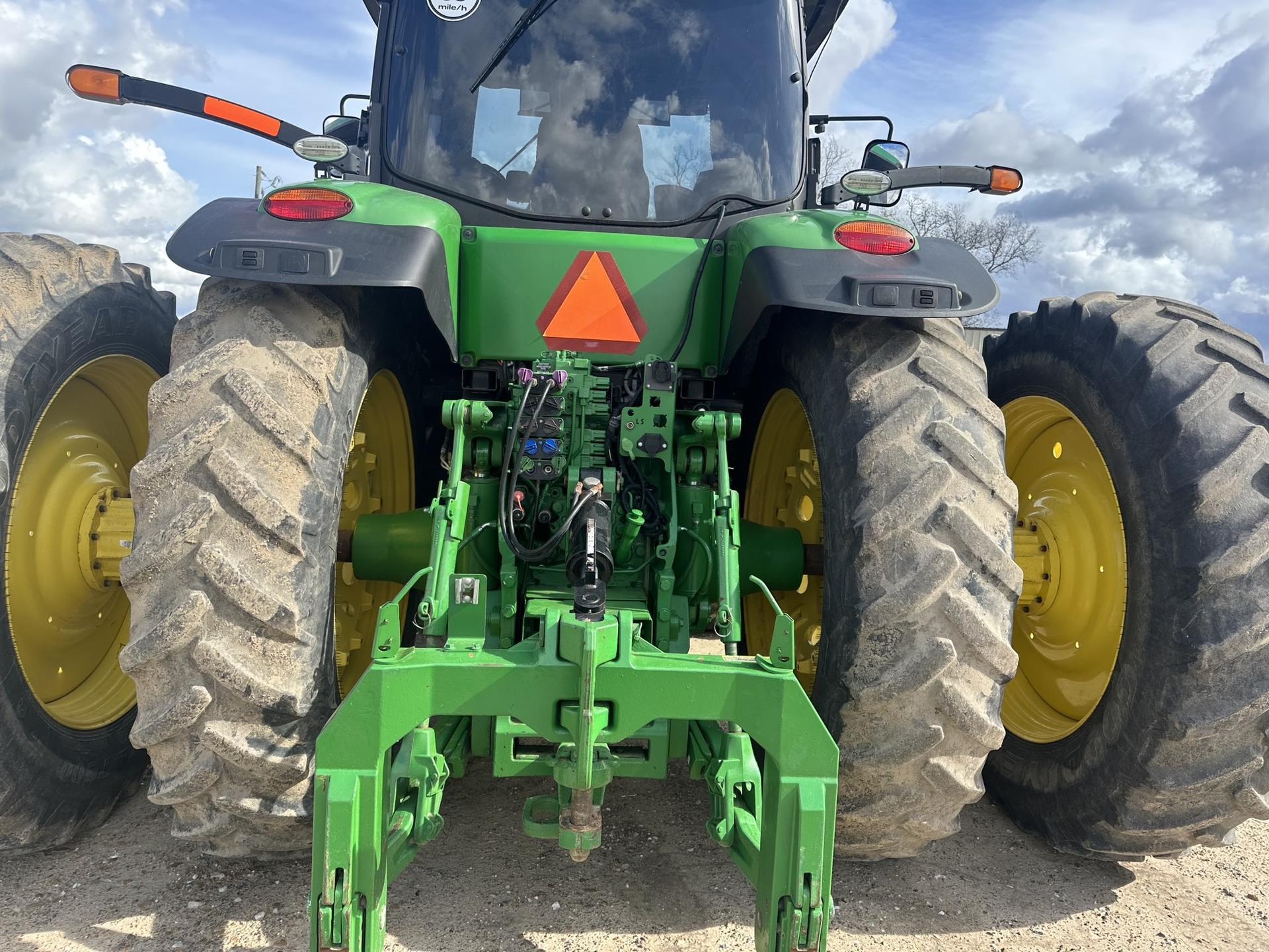 2015 John Deere 8295R